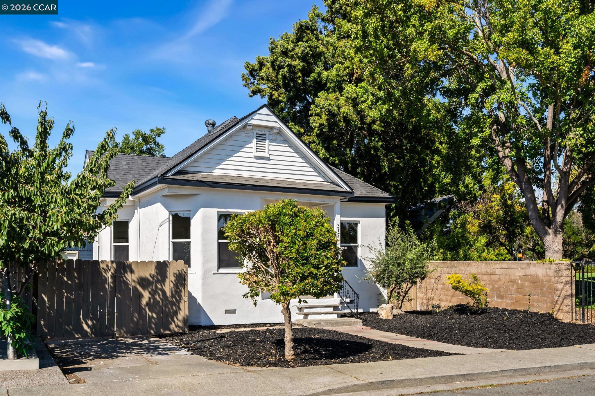 Detail Gallery Image 8 of 54 For 317 Glenn St, Vallejo,  CA 94590 - 3 Beds | 2 Baths