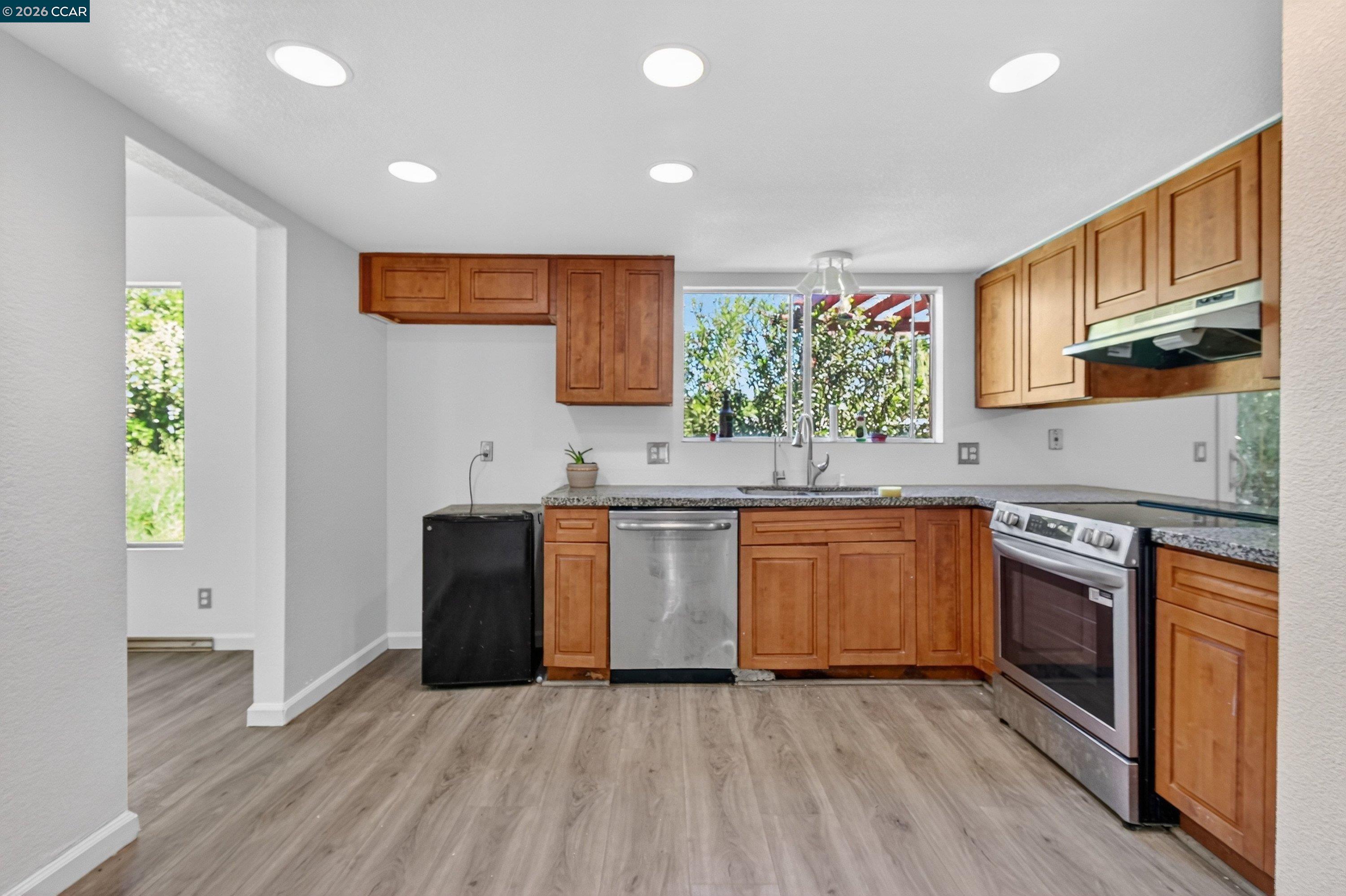 Detail Gallery Image 13 of 40 For 730 Stratford Avenue, Dixon,  CA 95620 - 4 Beds | 2/1 Baths