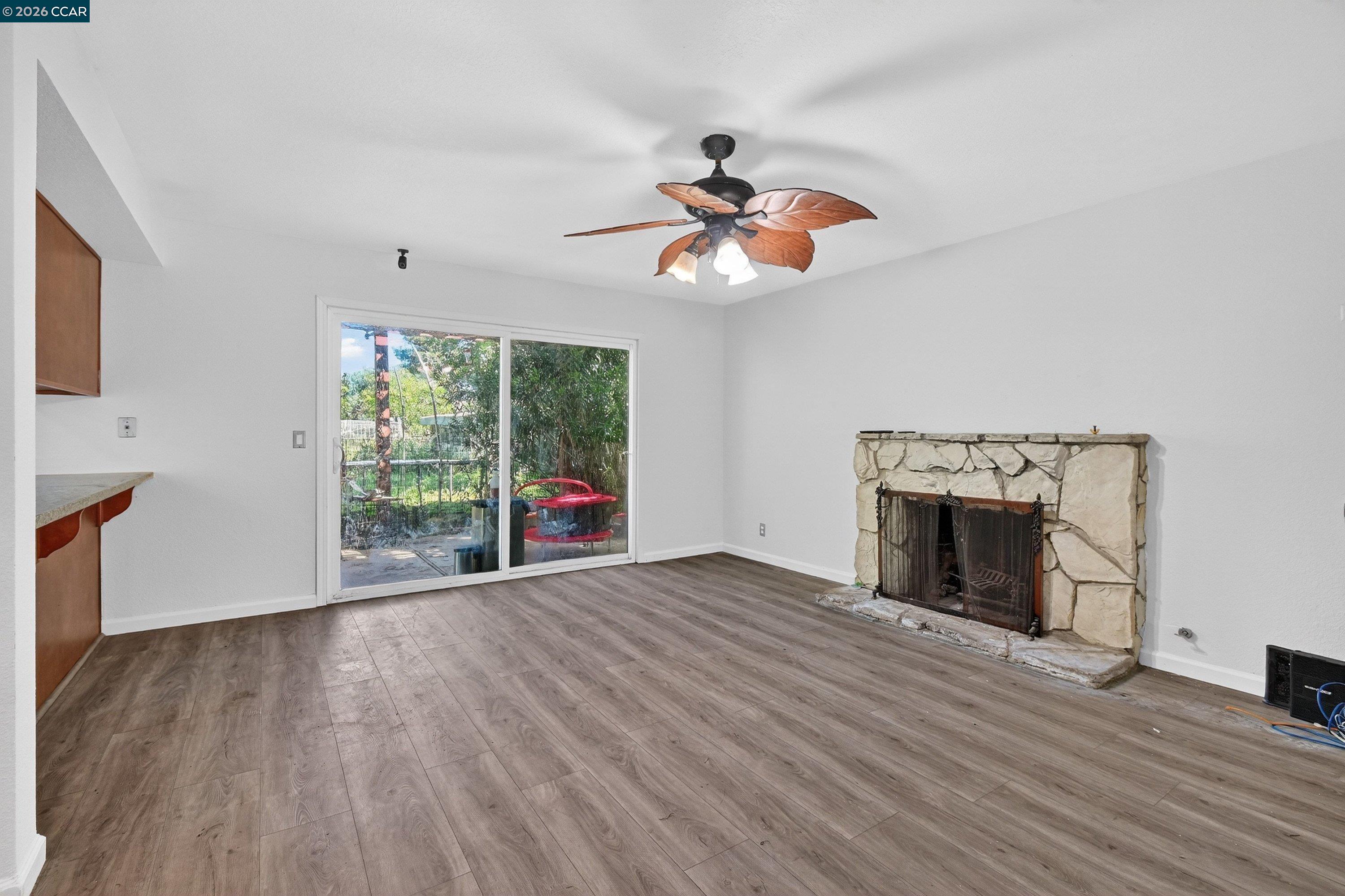 Detail Gallery Image 14 of 40 For 730 Stratford Avenue, Dixon,  CA 95620 - 4 Beds | 2/1 Baths