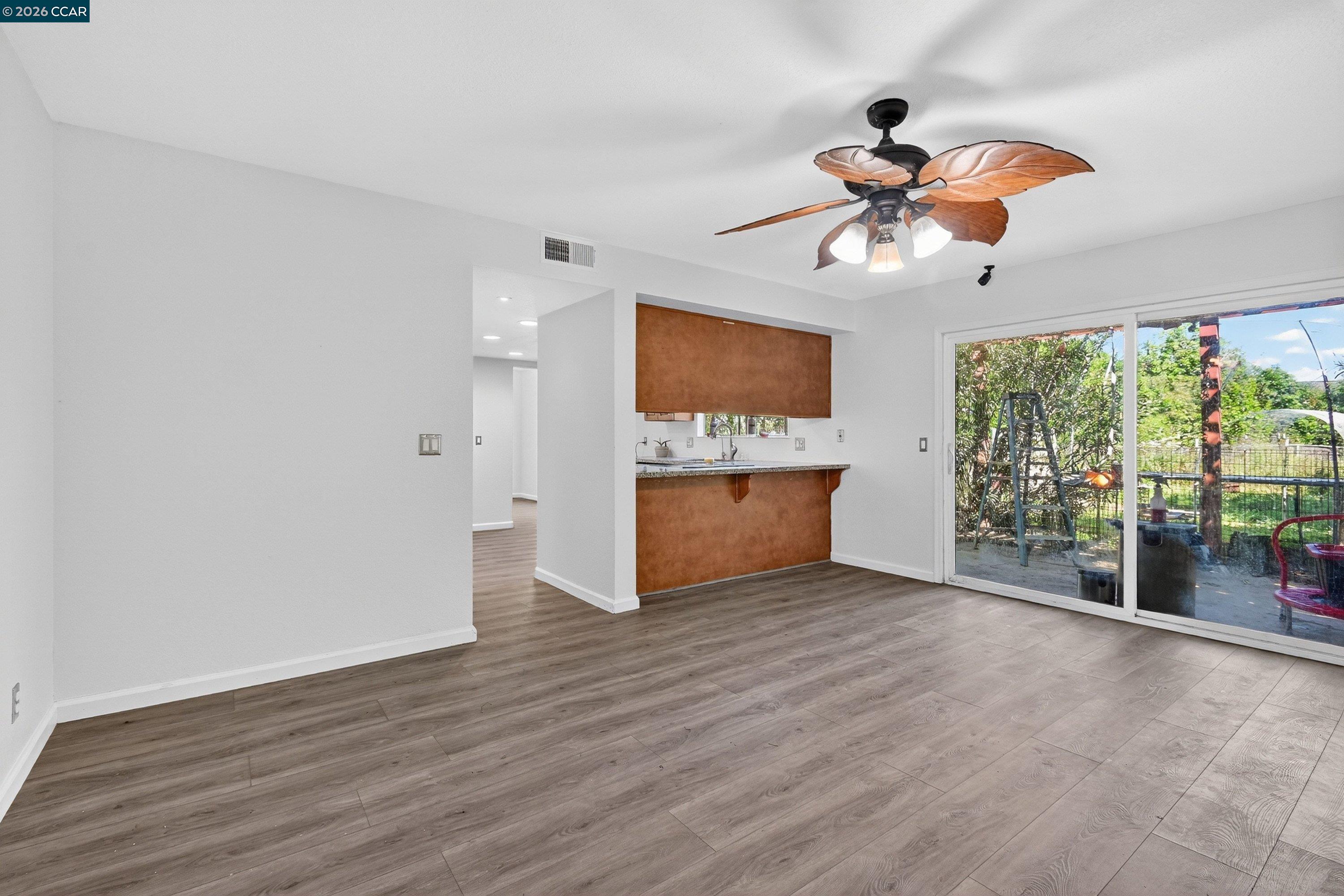 Detail Gallery Image 15 of 40 For 730 Stratford Avenue, Dixon,  CA 95620 - 4 Beds | 2/1 Baths