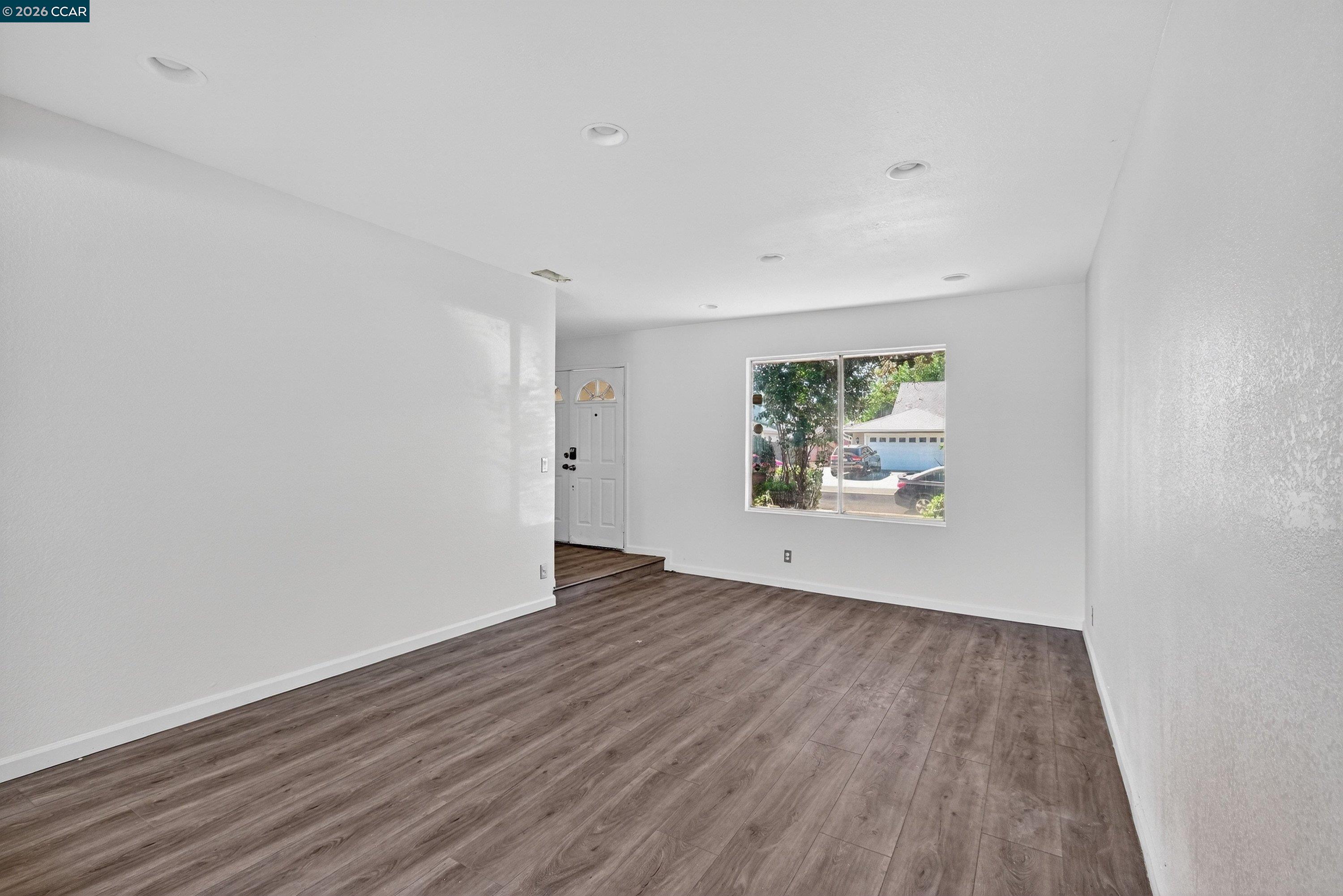 Detail Gallery Image 7 of 40 For 730 Stratford Avenue, Dixon,  CA 95620 - 4 Beds | 2/1 Baths