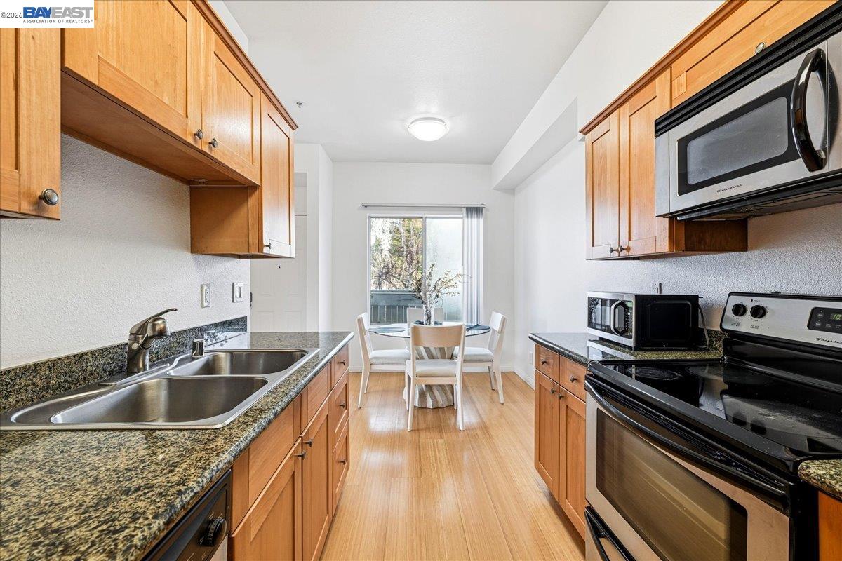 Detail Gallery Image 12 of 21 For 2423 Creekside Ct, Hayward,  CA 94542 - 1 Beds | 1 Baths