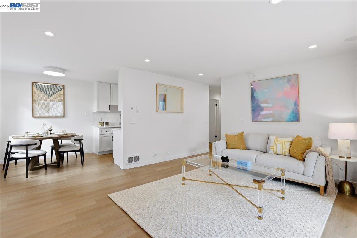 Front Image Thumbnail for BE41125175