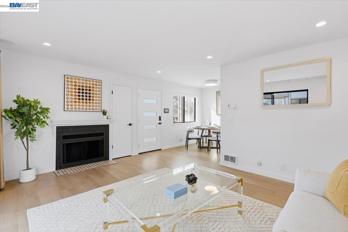 Photo #2: 41125175 Listing: Photo #2