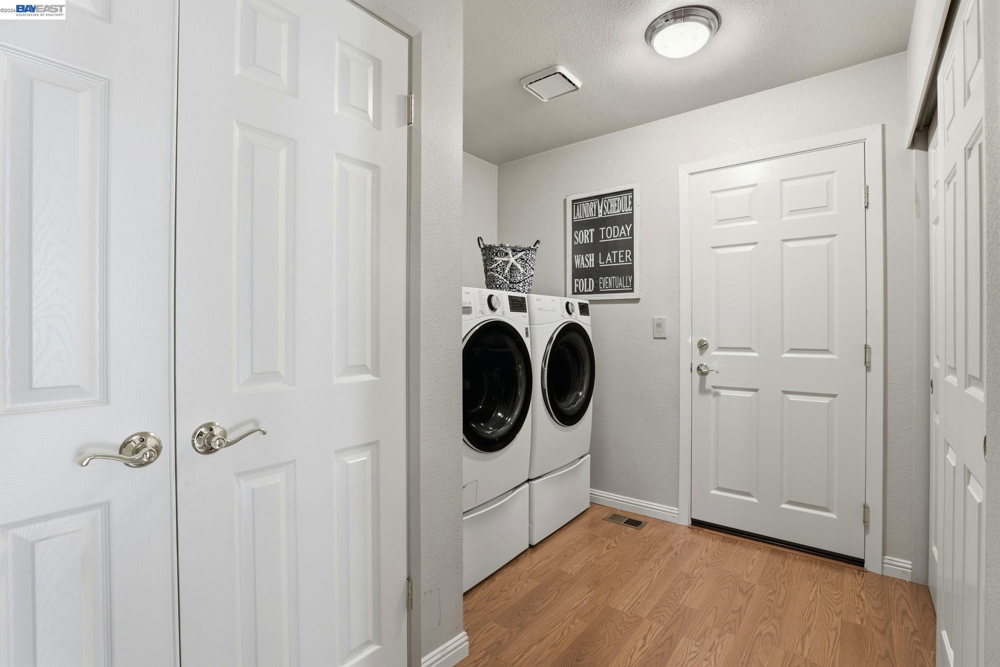 Detail Gallery Image 22 of 27 For 3593 Whitehall Ct, Pleasanton,  CA 94588 - 4 Beds | 3 Baths