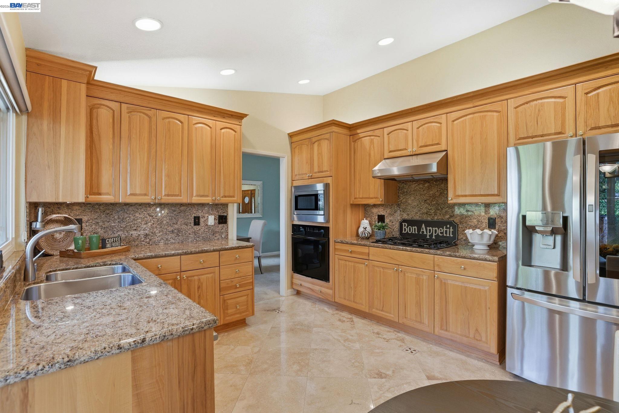 Detail Gallery Image 8 of 27 For 3593 Whitehall Ct, Pleasanton,  CA 94588 - 4 Beds | 3 Baths