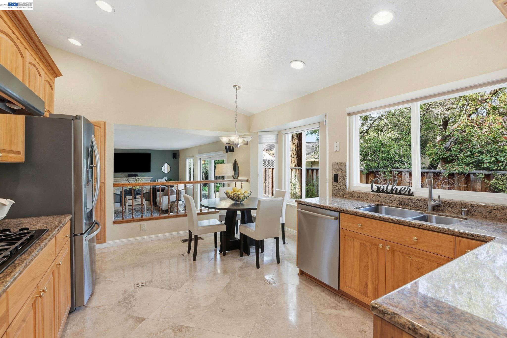 Detail Gallery Image 10 of 27 For 3593 Whitehall Ct, Pleasanton,  CA 94588 - 4 Beds | 3 Baths