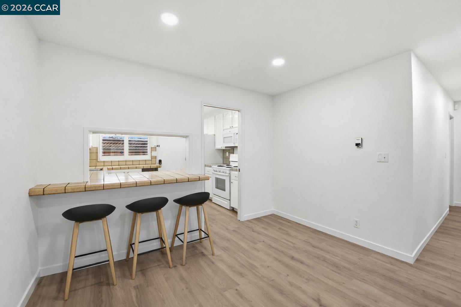 Detail Gallery Image 11 of 33 For 970 Joaquin Ave, San Leandro,  CA 94577 - 2 Beds | 2 Baths