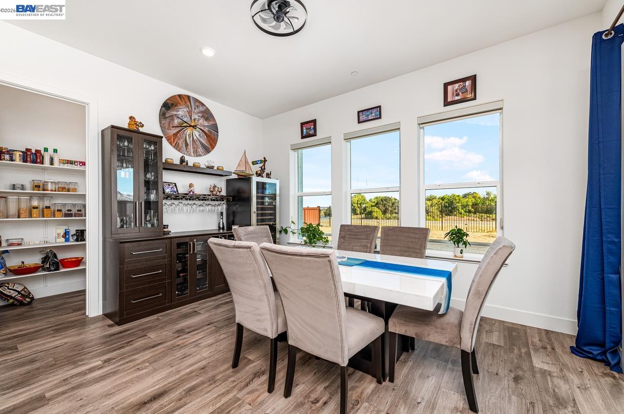 Detail Gallery Image 12 of 51 For 713 River Bend Dr, Lathrop,  CA 95330 - 6 Beds | 5/1 Baths