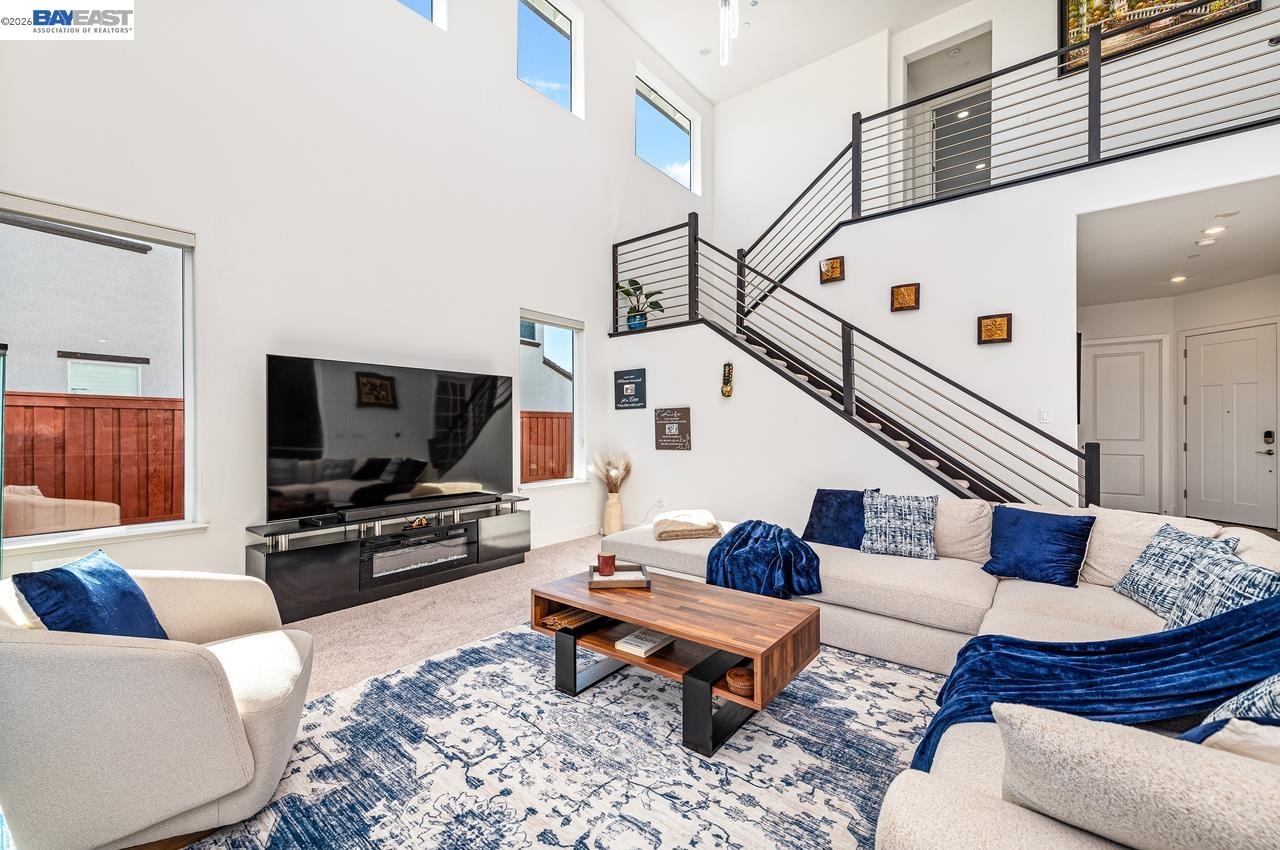 Detail Gallery Image 3 of 51 For 713 River Bend Dr, Lathrop,  CA 95330 - 6 Beds | 5/1 Baths