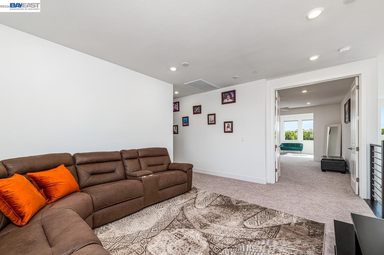 Detail Gallery Image 31 of 51 For 713 River Bend Dr, Lathrop,  CA 95330 - 6 Beds | 5/1 Baths