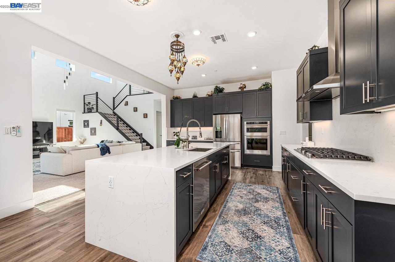 Detail Gallery Image 6 of 51 For 713 River Bend Dr, Lathrop,  CA 95330 - 6 Beds | 5/1 Baths