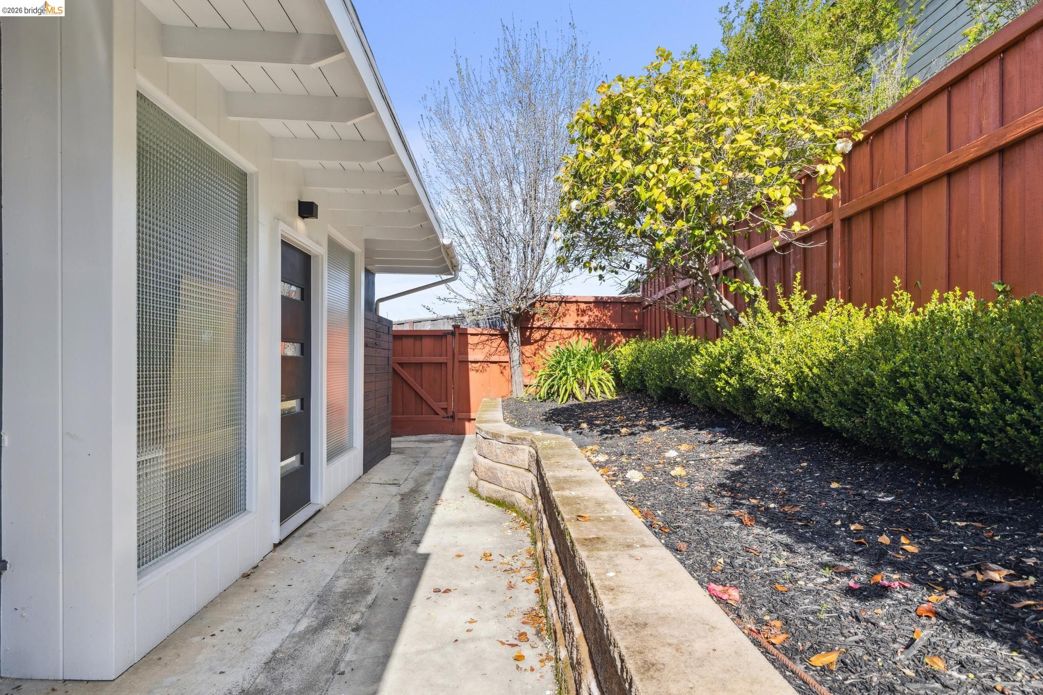 Detail Gallery Image 45 of 47 For 255 Stanford Ave, Kensington,  CA 94708 - 2 Beds | 2 Baths
