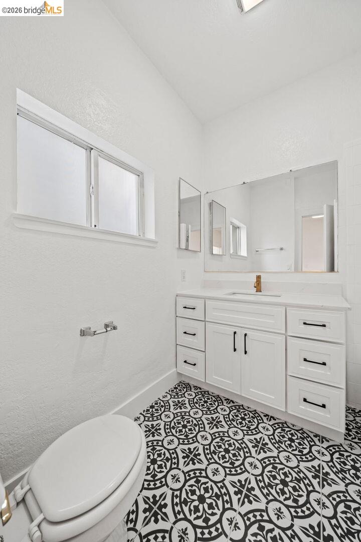 Detail Gallery Image 12 of 26 For 5812 Dover St, Oakland,  CA 94609 - – Beds | – Baths