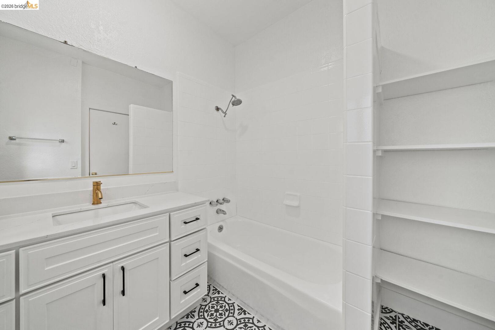 Detail Gallery Image 13 of 26 For 5812 Dover St, Oakland,  CA 94609 - – Beds | – Baths