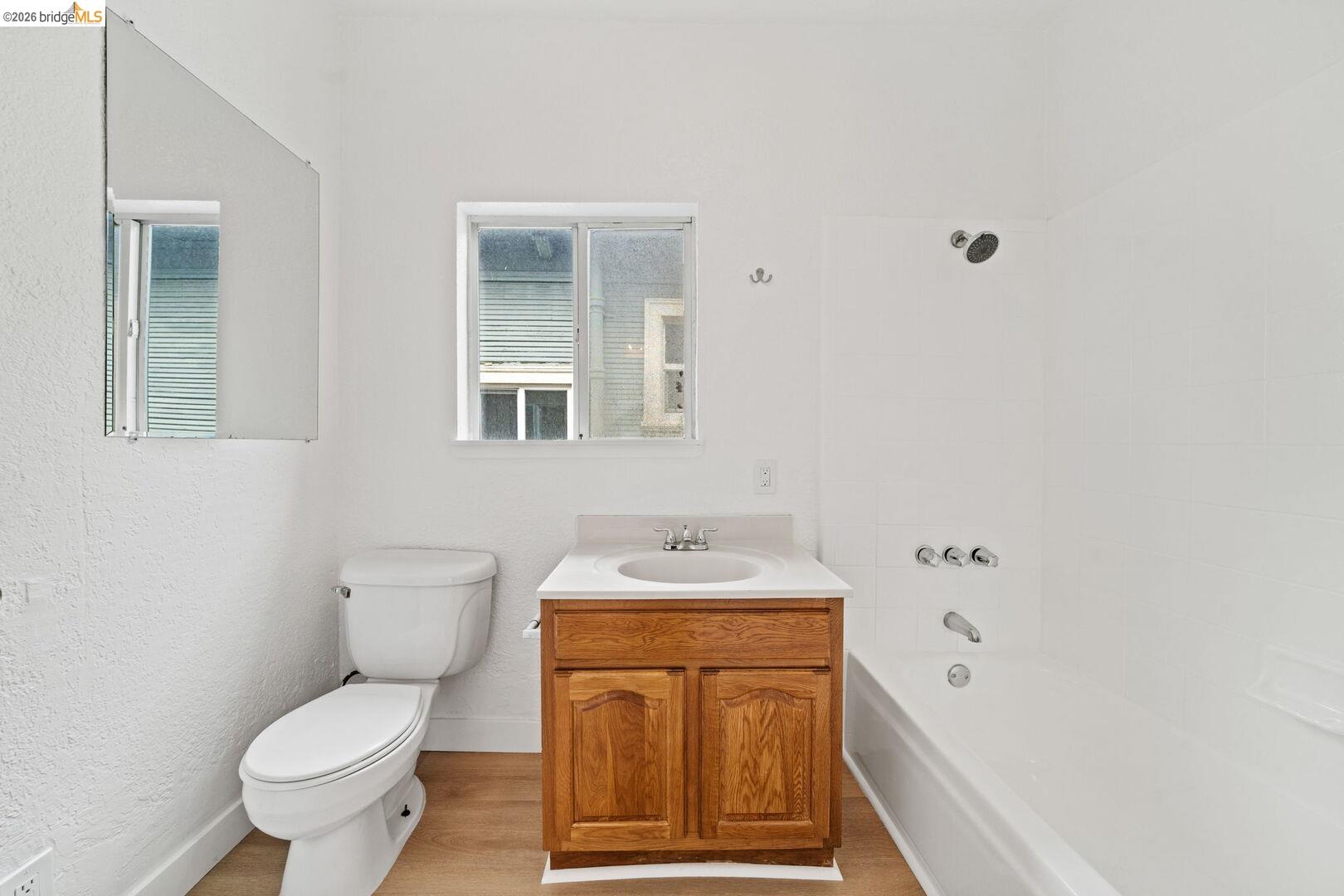 Detail Gallery Image 23 of 26 For 5812 Dover St, Oakland,  CA 94609 - – Beds | – Baths