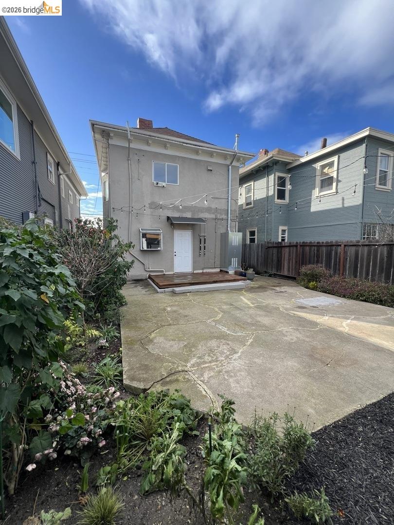 Detail Gallery Image 5 of 26 For 5812 Dover St, Oakland,  CA 94609 - – Beds | – Baths