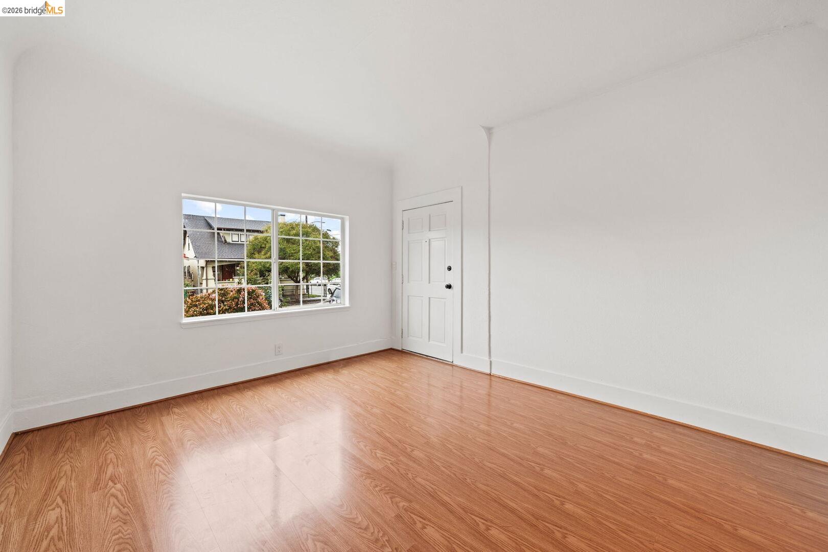 Detail Gallery Image 7 of 26 For 5812 Dover St, Oakland,  CA 94609 - – Beds | – Baths