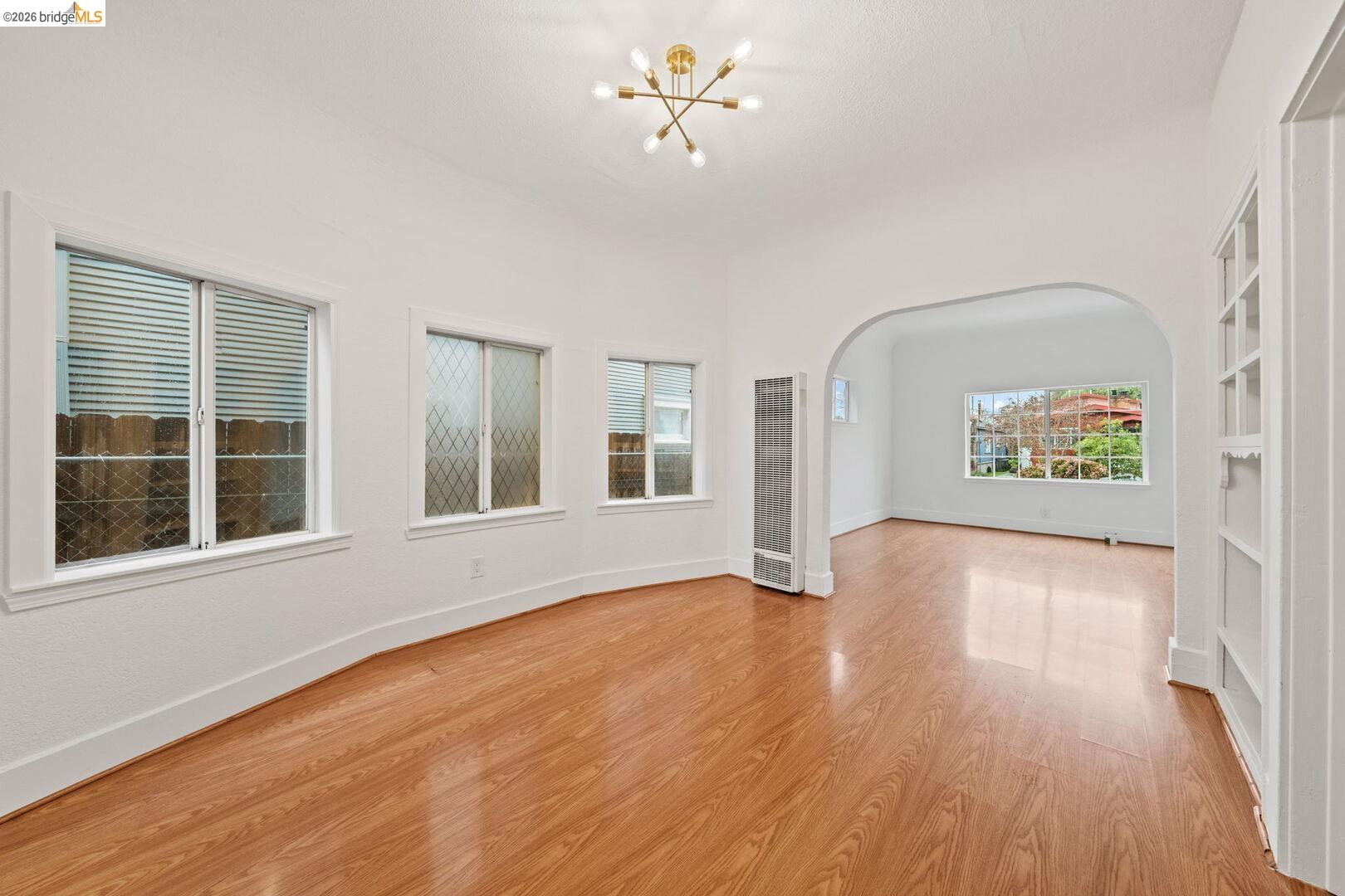 Detail Gallery Image 9 of 26 For 5812 Dover St, Oakland,  CA 94609 - – Beds | – Baths