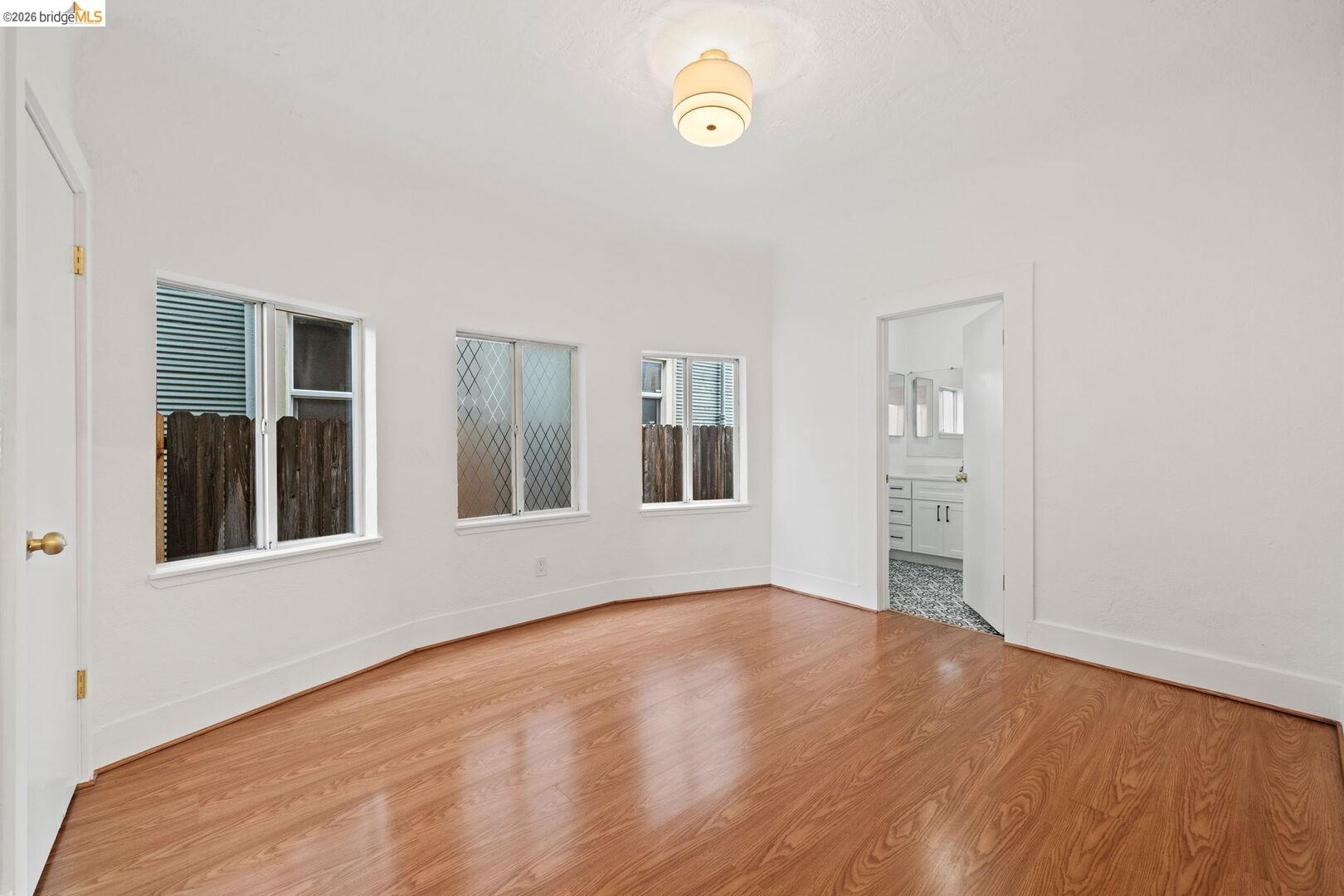 Detail Gallery Image 10 of 26 For 5812 Dover St, Oakland,  CA 94609 - – Beds | – Baths