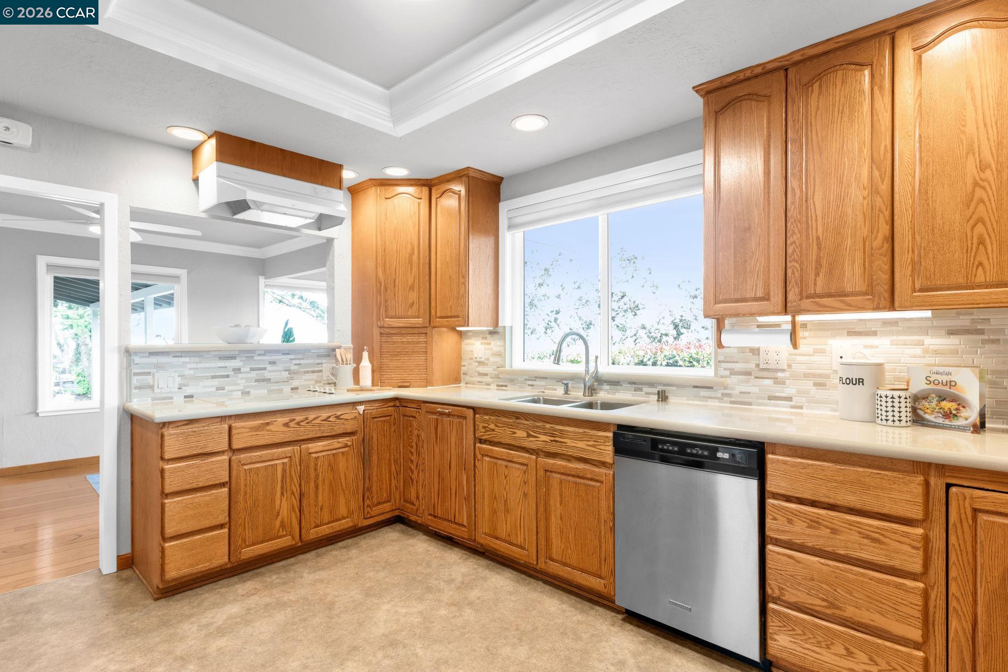 Detail Gallery Image 15 of 49 For 2081 Essenay Ave, Walnut Creek,  CA 94597 - 3 Beds | 2 Baths