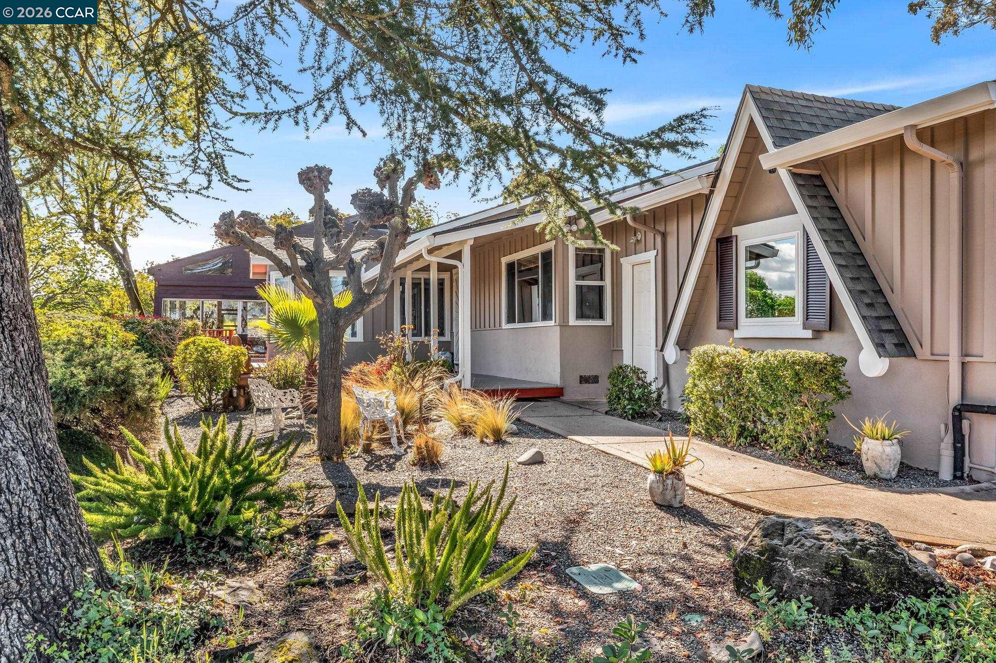 Detail Gallery Image 5 of 49 For 2081 Essenay Ave, Walnut Creek,  CA 94597 - 3 Beds | 2 Baths