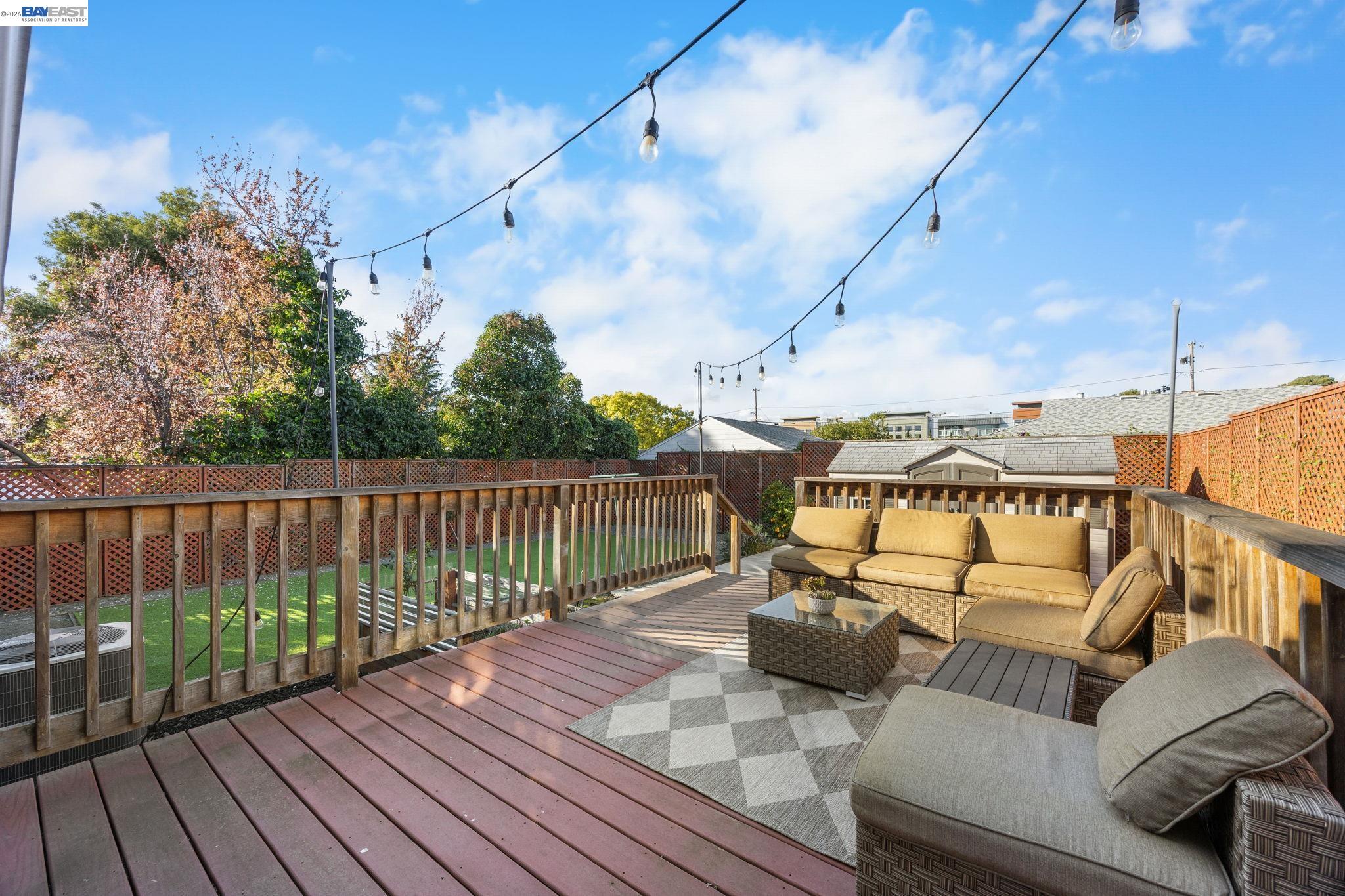 Detail Gallery Image 2 of 27 For 2672 Watson St, Castro Valley,  CA 94546 - 3 Beds | 1/1 Baths