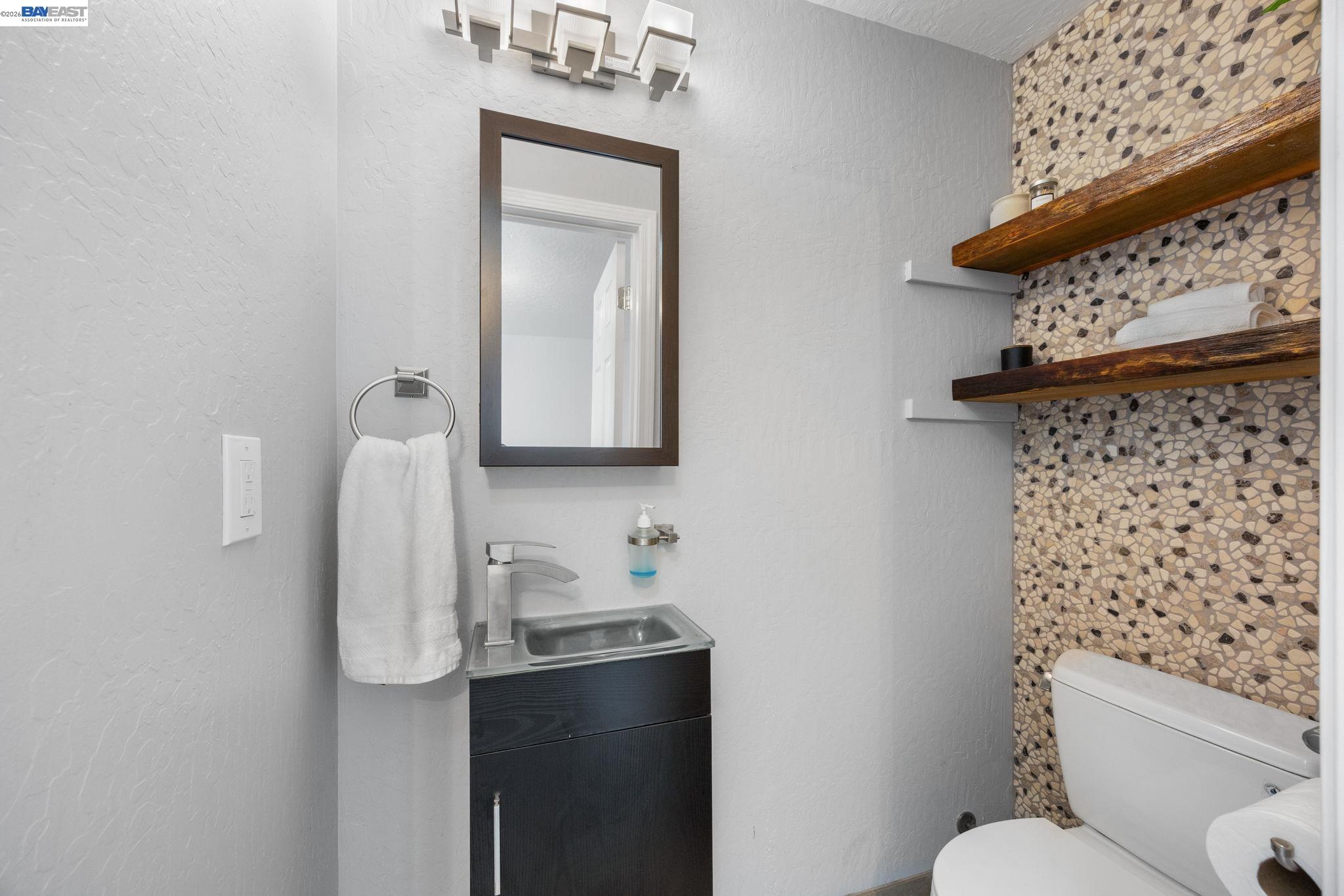 Detail Gallery Image 15 of 27 For 2672 Watson St, Castro Valley,  CA 94546 - 3 Beds | 1/1 Baths