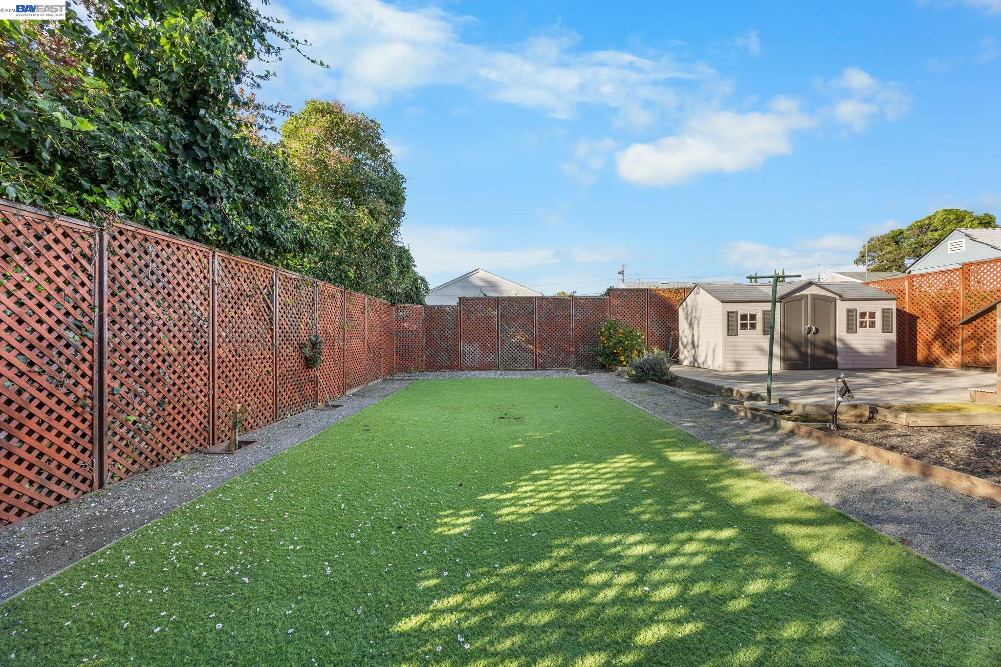 Detail Gallery Image 19 of 27 For 2672 Watson St, Castro Valley,  CA 94546 - 3 Beds | 1/1 Baths