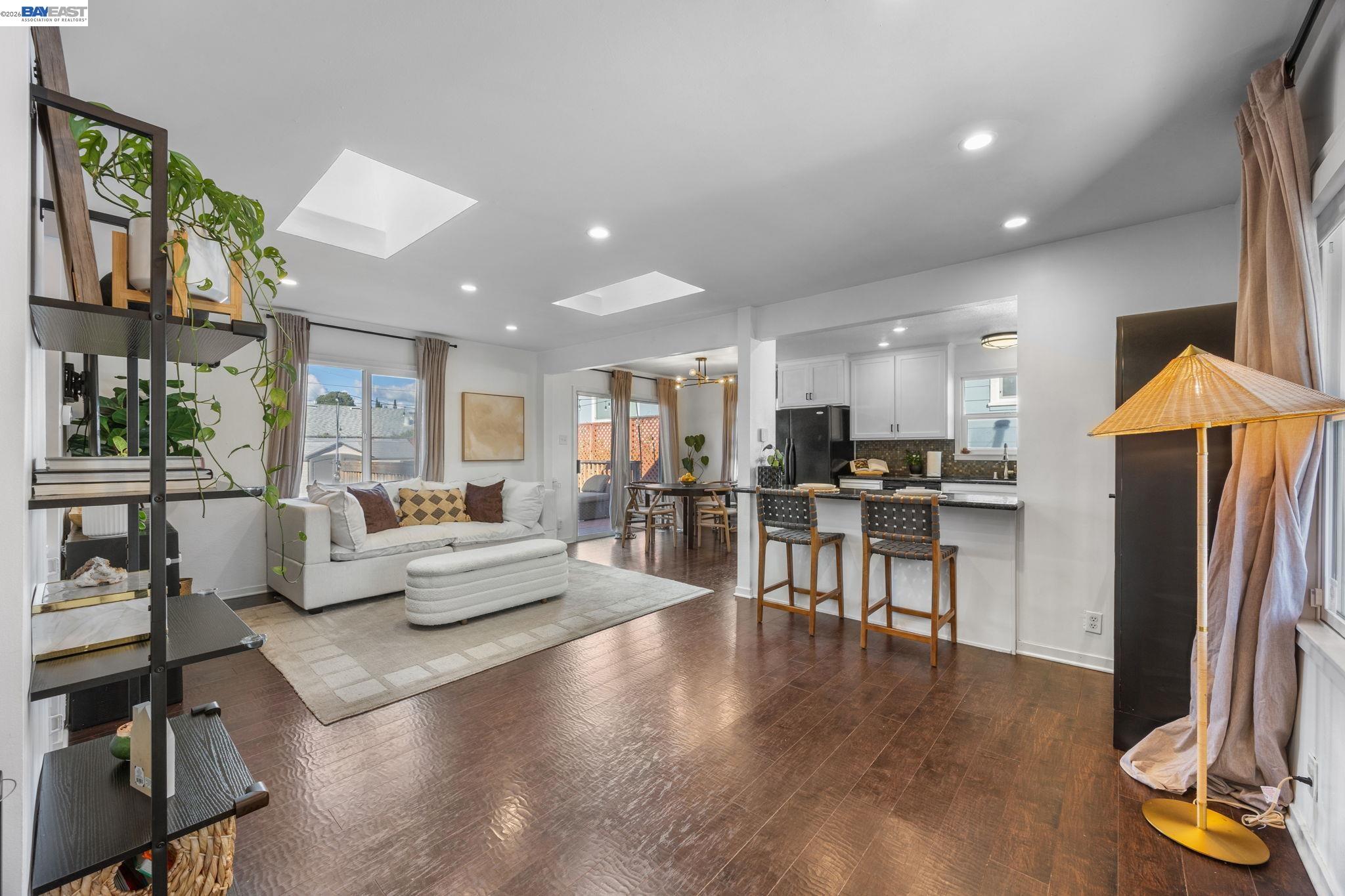 Detail Gallery Image 3 of 27 For 2672 Watson St, Castro Valley,  CA 94546 - 3 Beds | 1/1 Baths