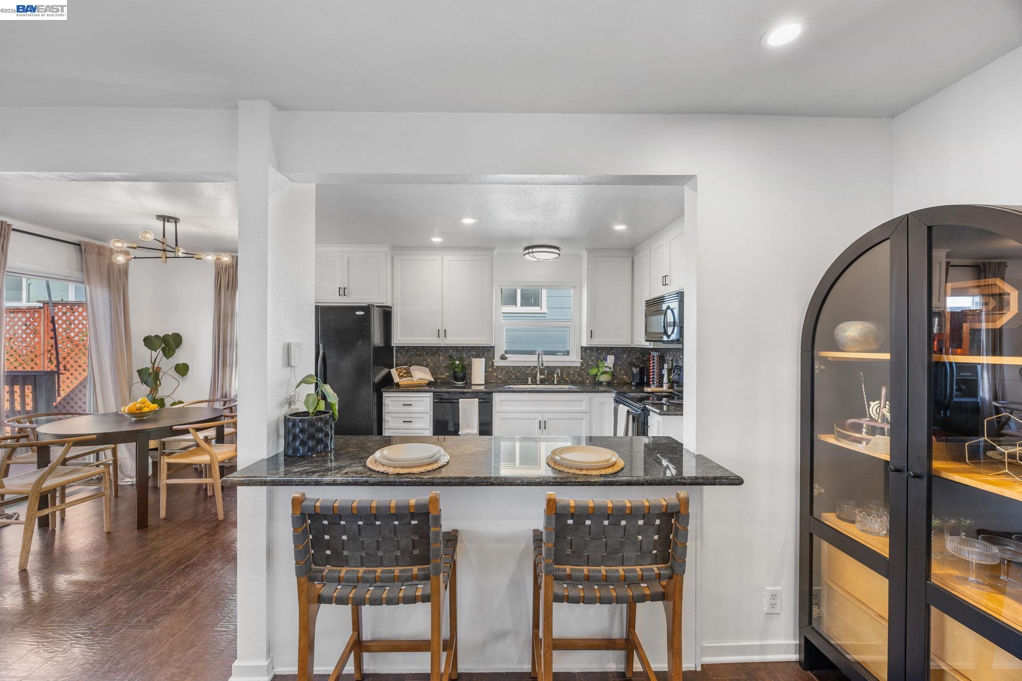 Detail Gallery Image 5 of 27 For 2672 Watson St, Castro Valley,  CA 94546 - 3 Beds | 1/1 Baths