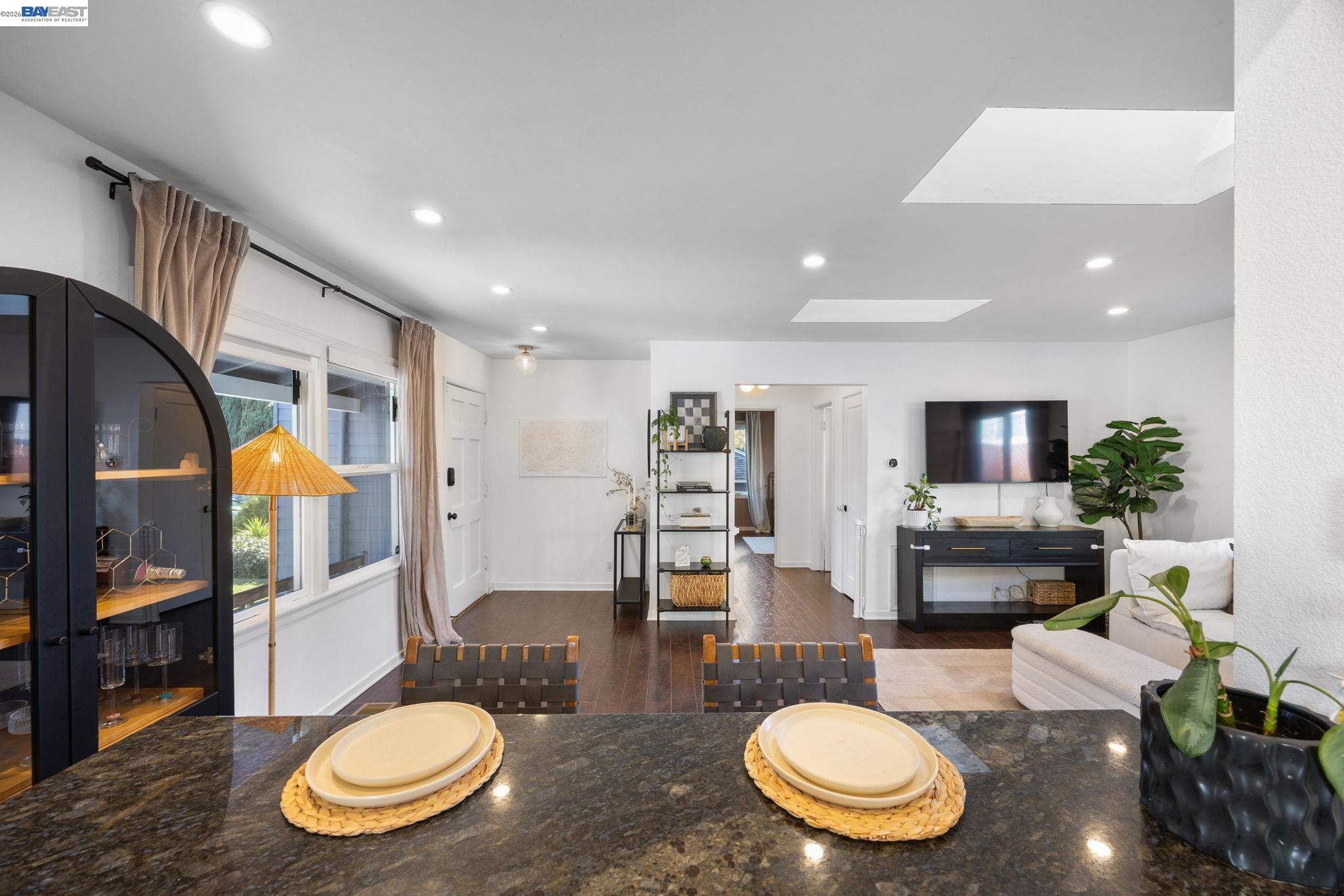 Detail Gallery Image 6 of 27 For 2672 Watson St, Castro Valley,  CA 94546 - 3 Beds | 1/1 Baths