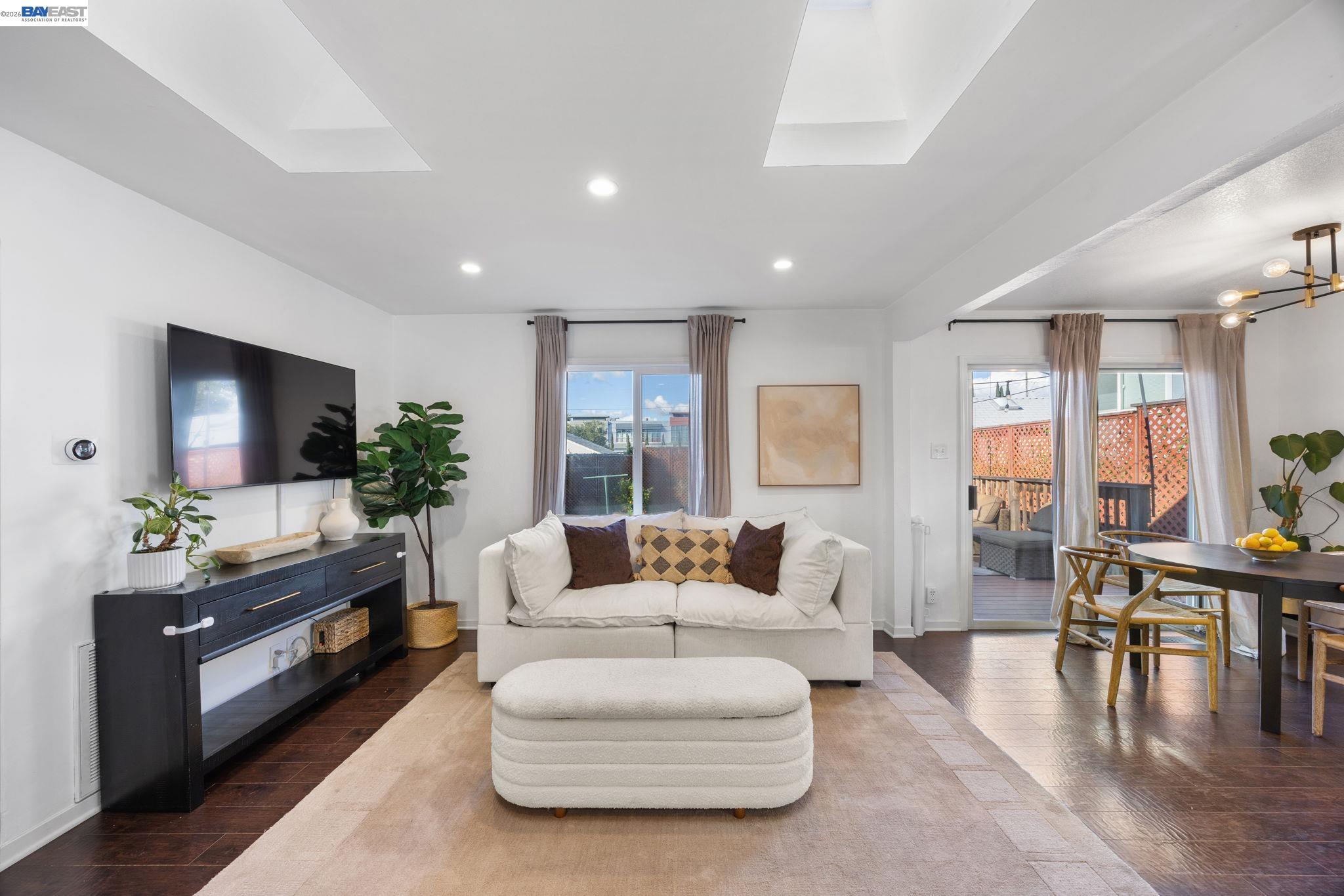 Detail Gallery Image 7 of 27 For 2672 Watson St, Castro Valley,  CA 94546 - 3 Beds | 1/1 Baths