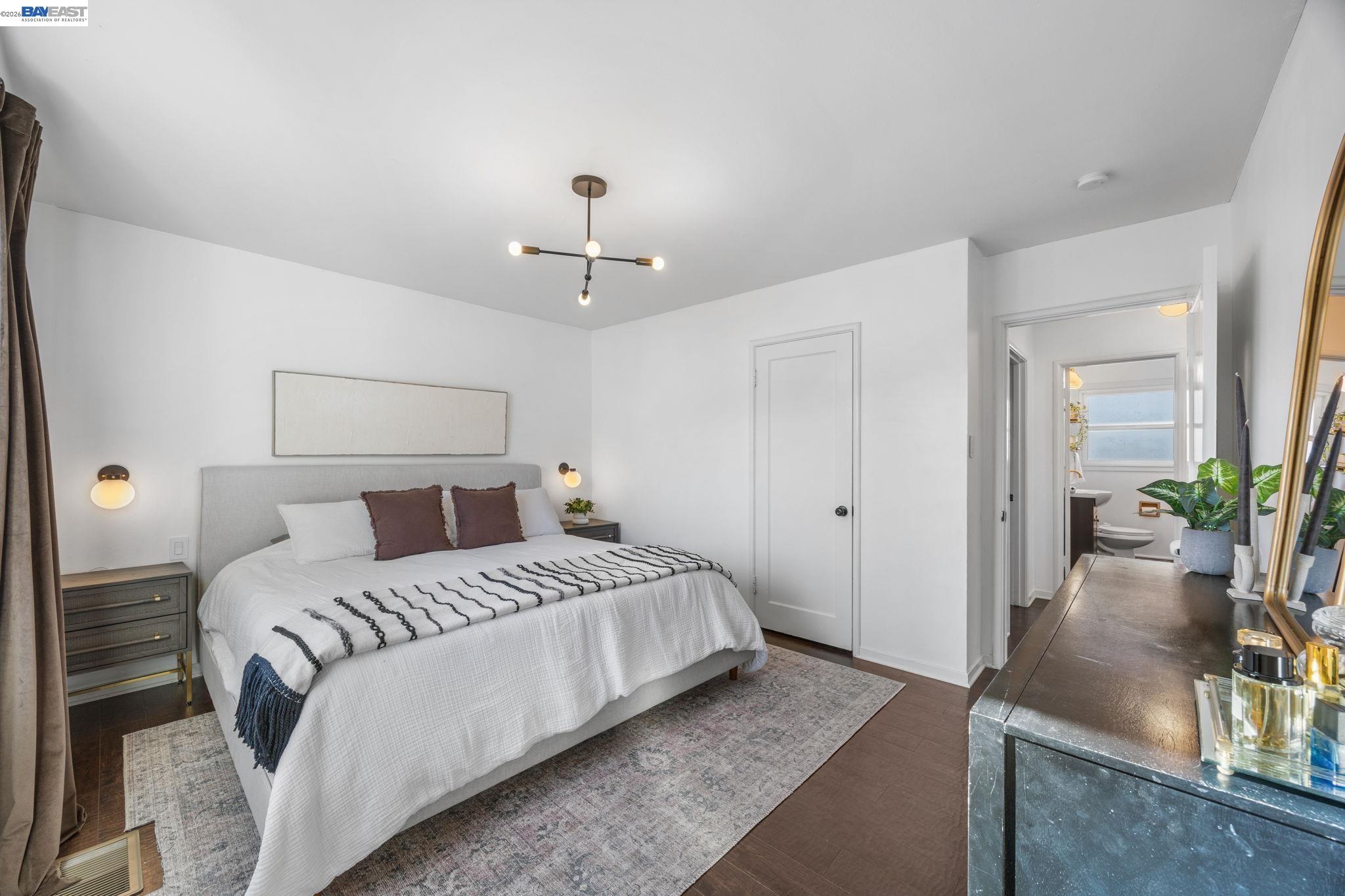 Detail Gallery Image 10 of 27 For 2672 Watson St, Castro Valley,  CA 94546 - 3 Beds | 1/1 Baths