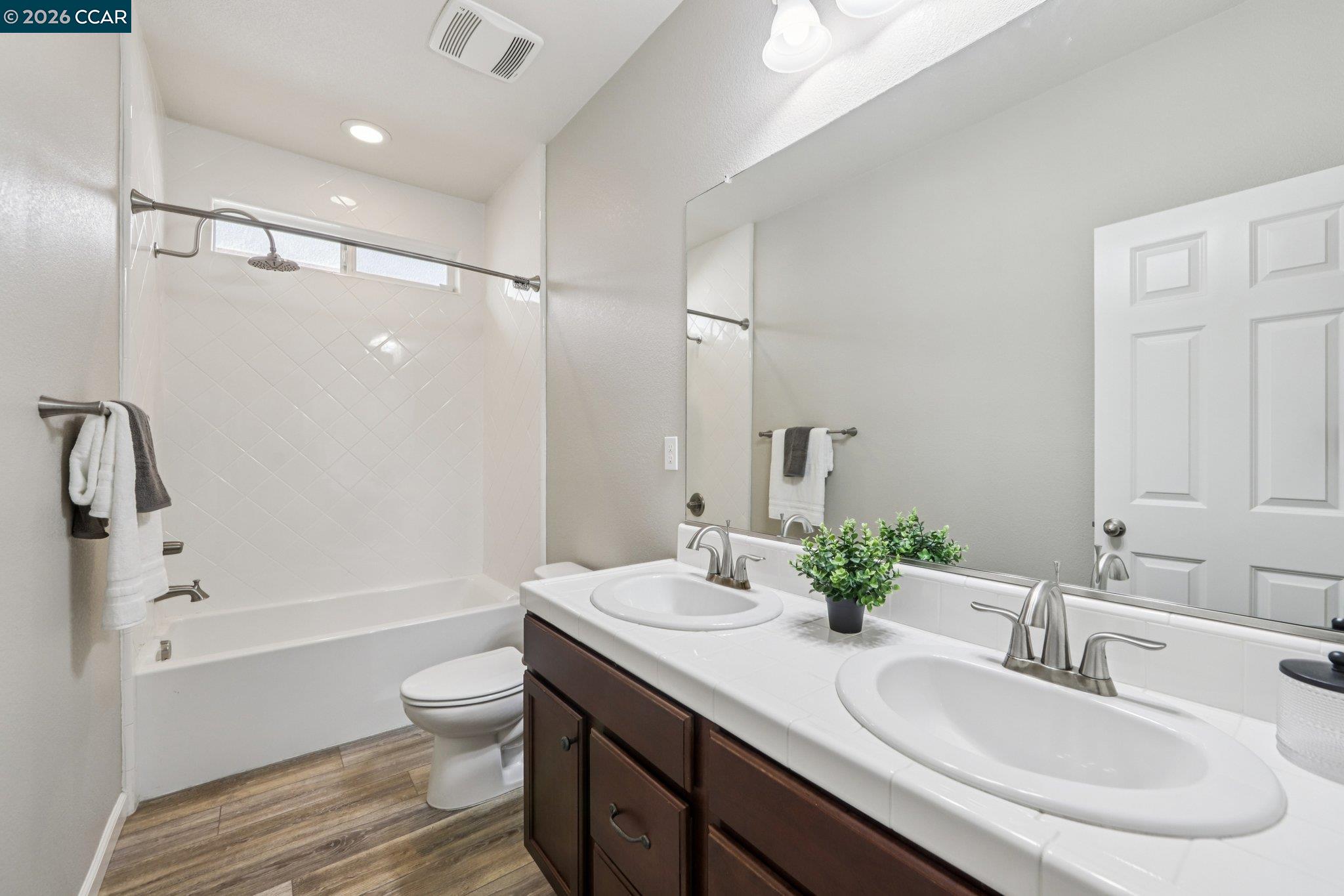 Detail Gallery Image 14 of 28 For 421 W Gravino Dr, Mountain House,  CA 95391 - 3 Beds | 2 Baths