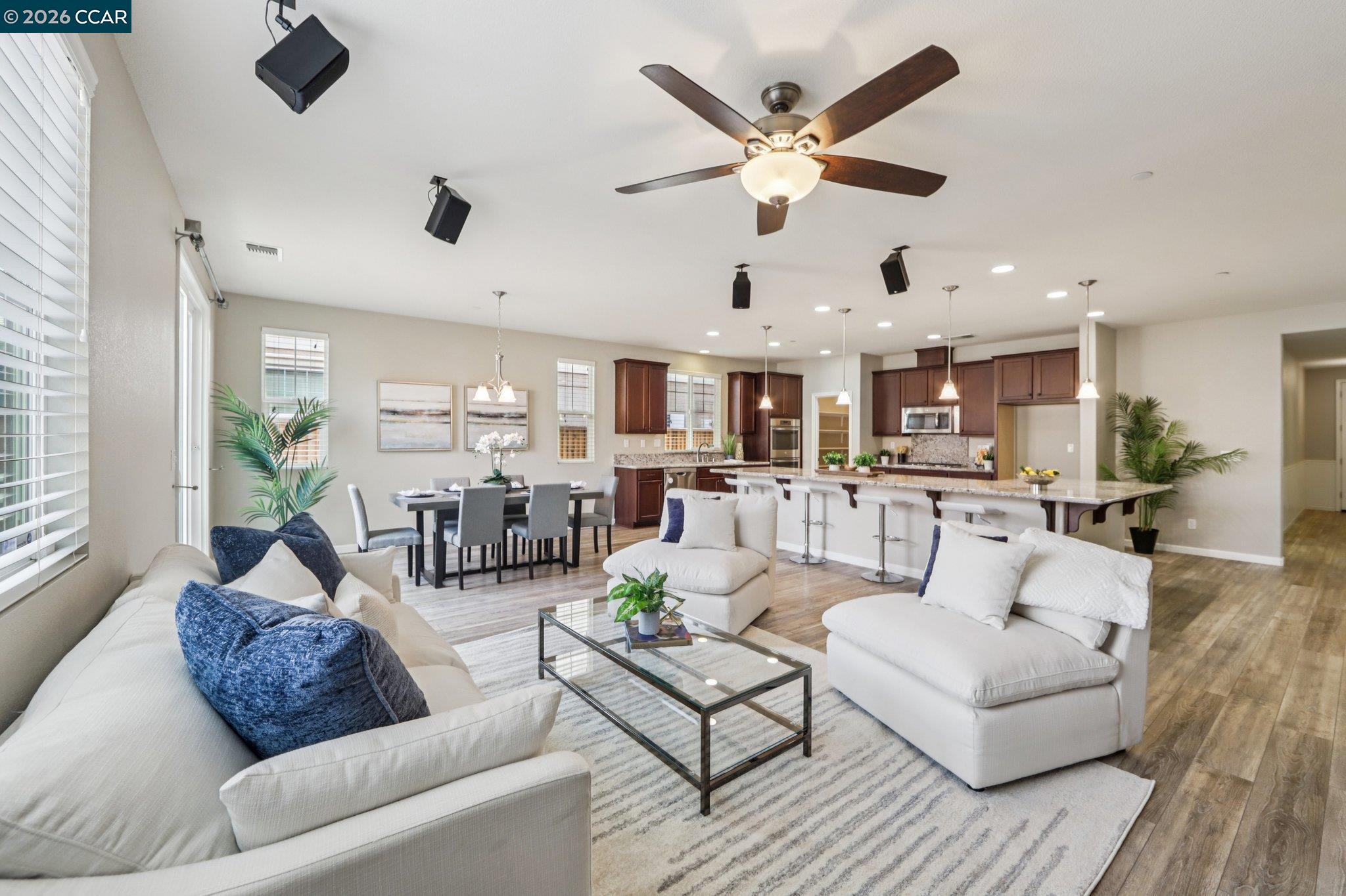 Detail Gallery Image 4 of 28 For 421 W Gravino Dr, Mountain House,  CA 95391 - 3 Beds | 2 Baths