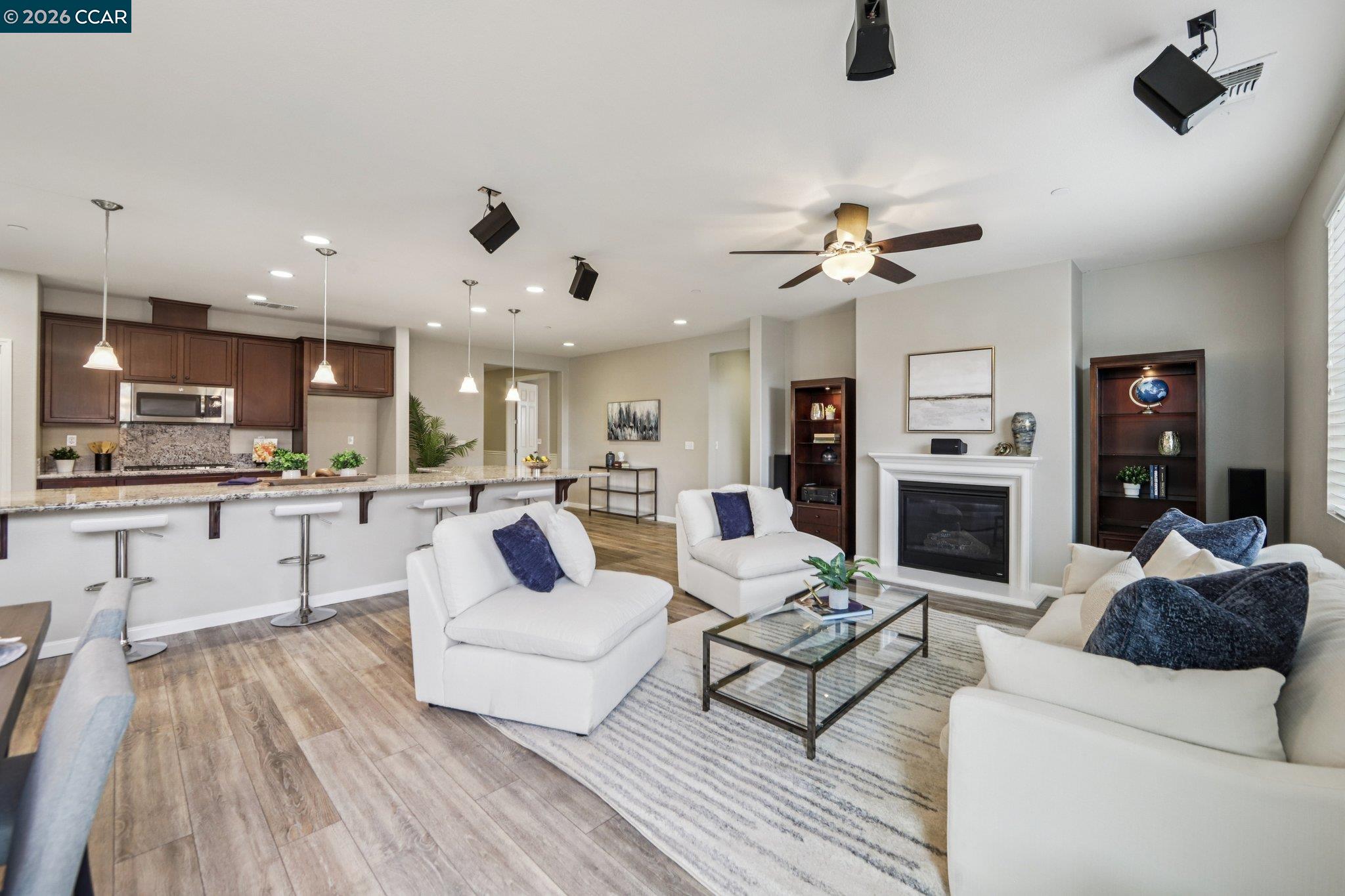 Detail Gallery Image 4 of 28 For 421 W Gravino Dr, Mountain House,  CA 95391 - 3 Beds | 2 Baths