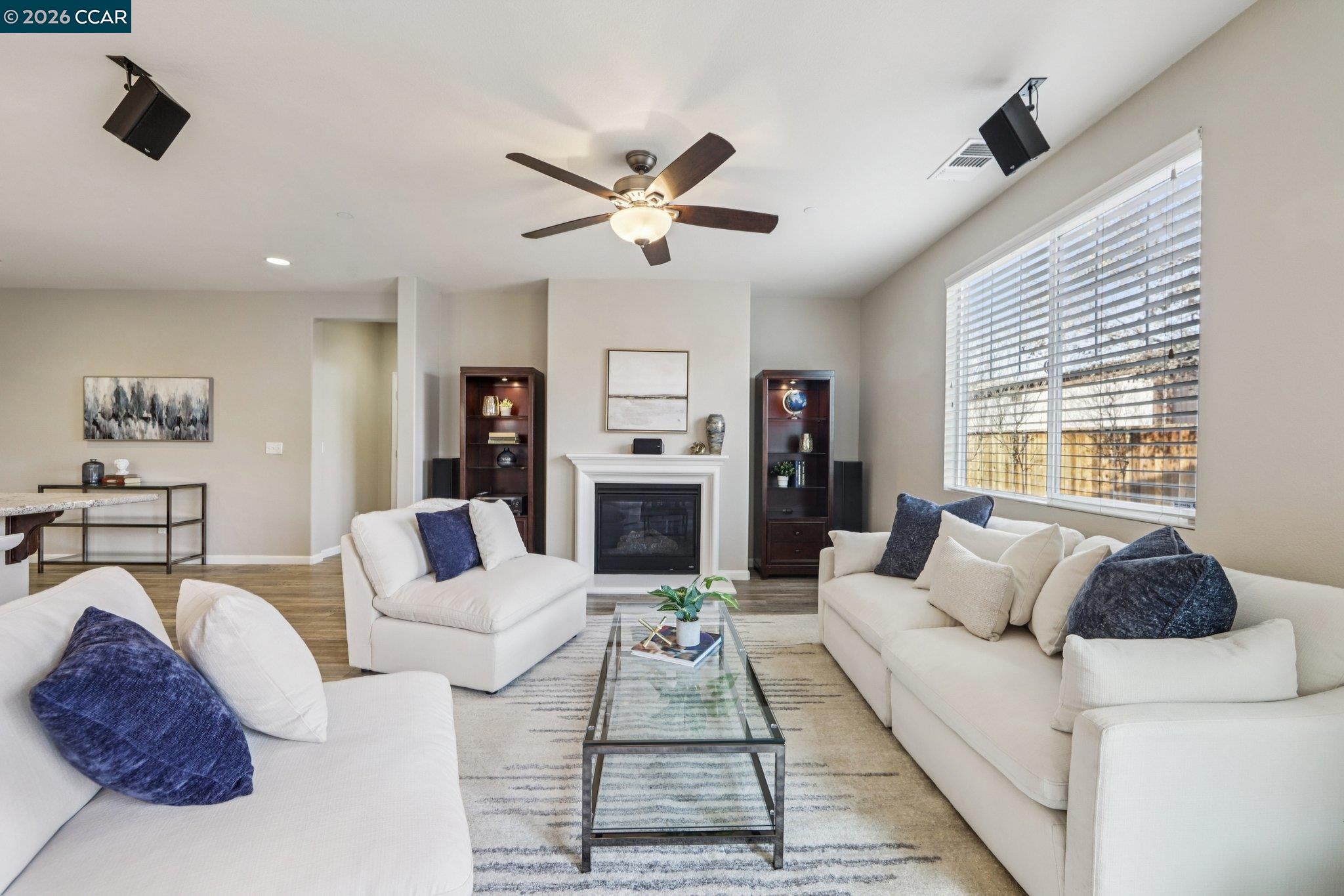 Detail Gallery Image 5 of 28 For 421 W Gravino Dr, Mountain House,  CA 95391 - 3 Beds | 2 Baths