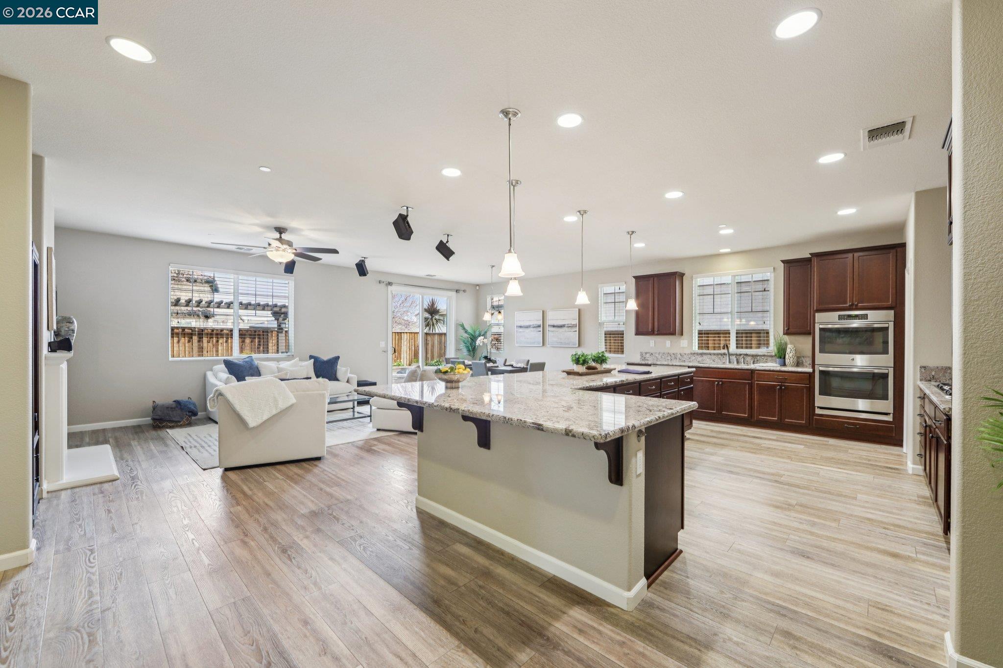 Detail Gallery Image 9 of 28 For 421 W Gravino Dr, Mountain House,  CA 95391 - 3 Beds | 2 Baths