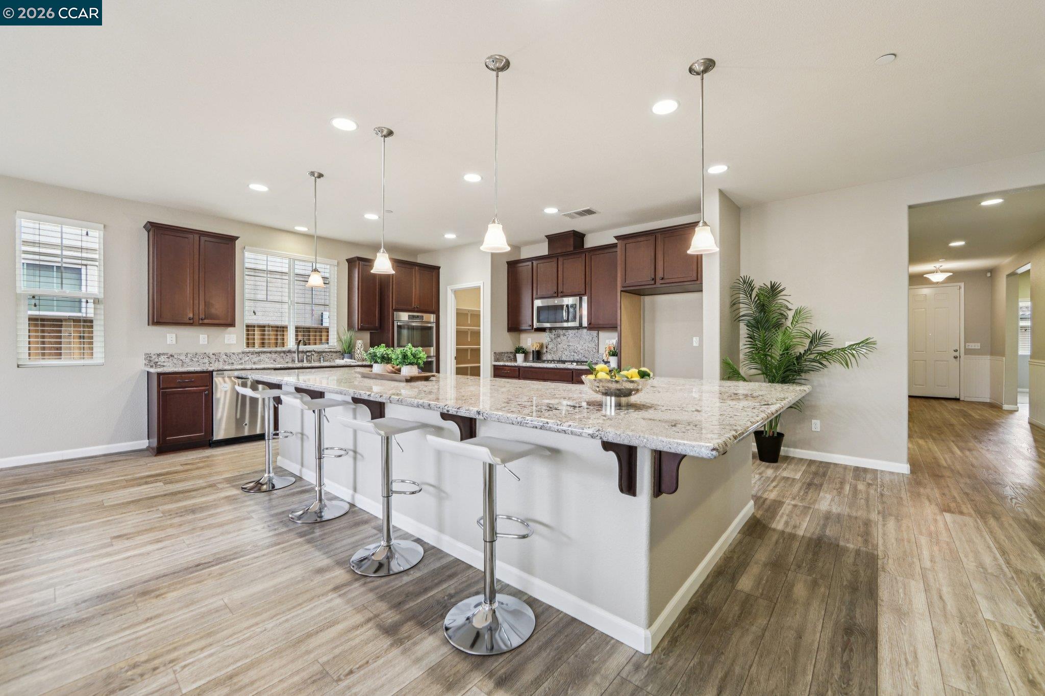 Detail Gallery Image 9 of 28 For 421 W Gravino Dr, Mountain House,  CA 95391 - 3 Beds | 2 Baths