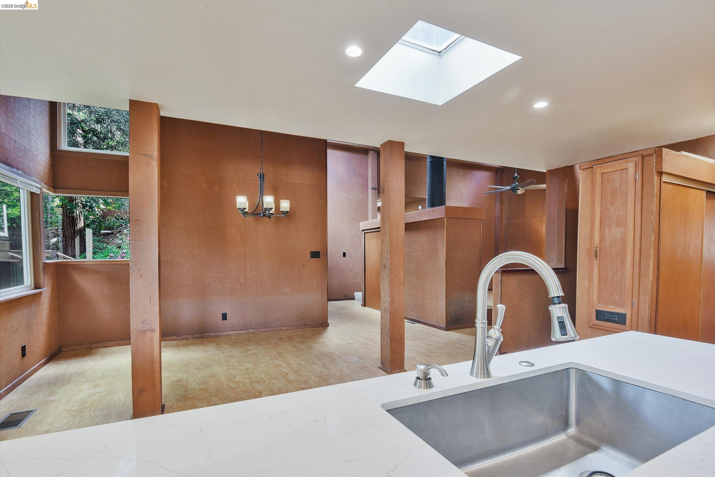 Detail Gallery Image 12 of 34 For 9 Wildwood Road, Orinda,  CA 94563 - 4 Beds | 3 Baths