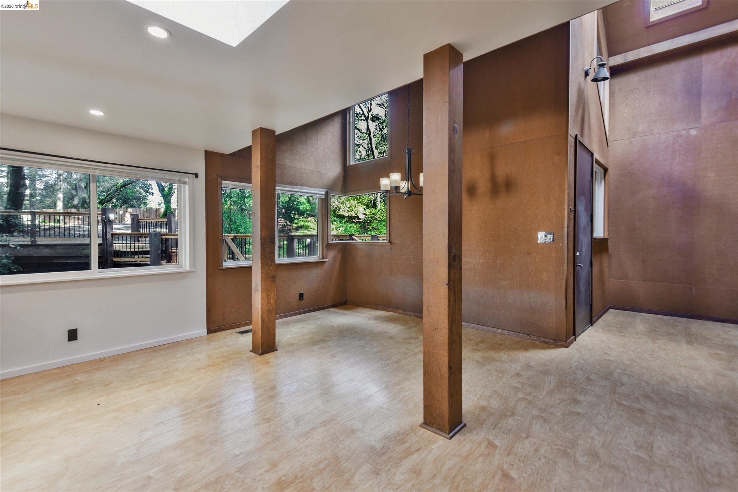 Detail Gallery Image 14 of 34 For 9 Wildwood Road, Orinda,  CA 94563 - 4 Beds | 3 Baths