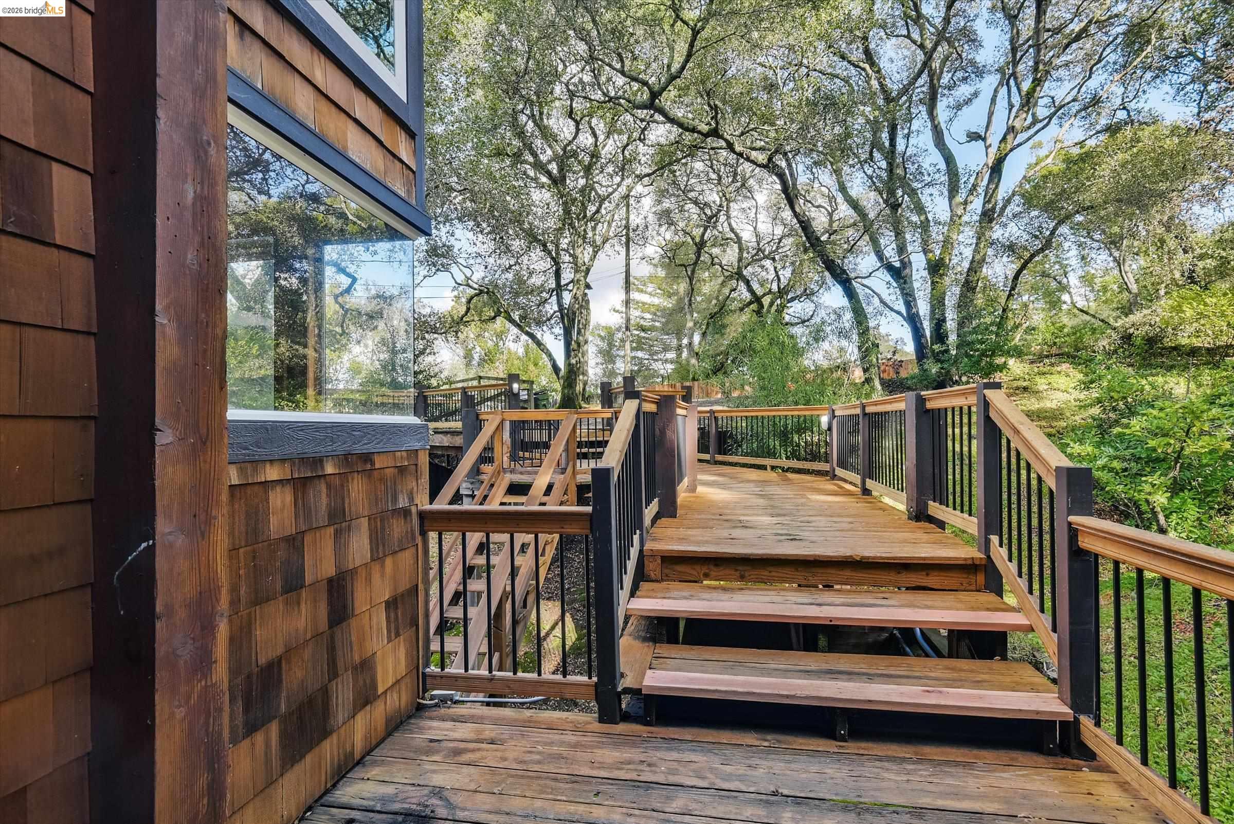 Detail Gallery Image 3 of 34 For 9 Wildwood Road, Orinda,  CA 94563 - 4 Beds | 3 Baths