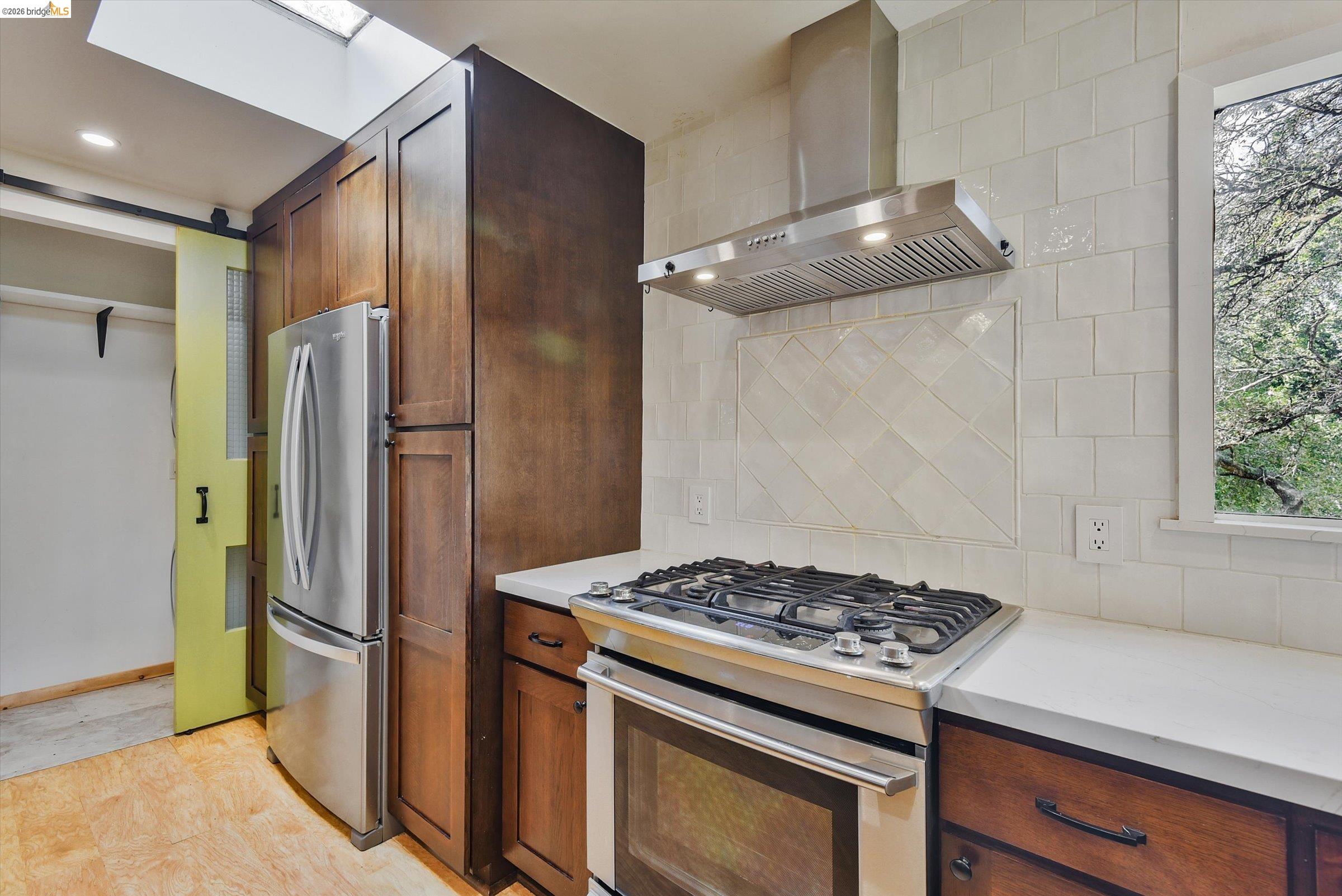 Detail Gallery Image 10 of 34 For 9 Wildwood Road, Orinda,  CA 94563 - 4 Beds | 3 Baths