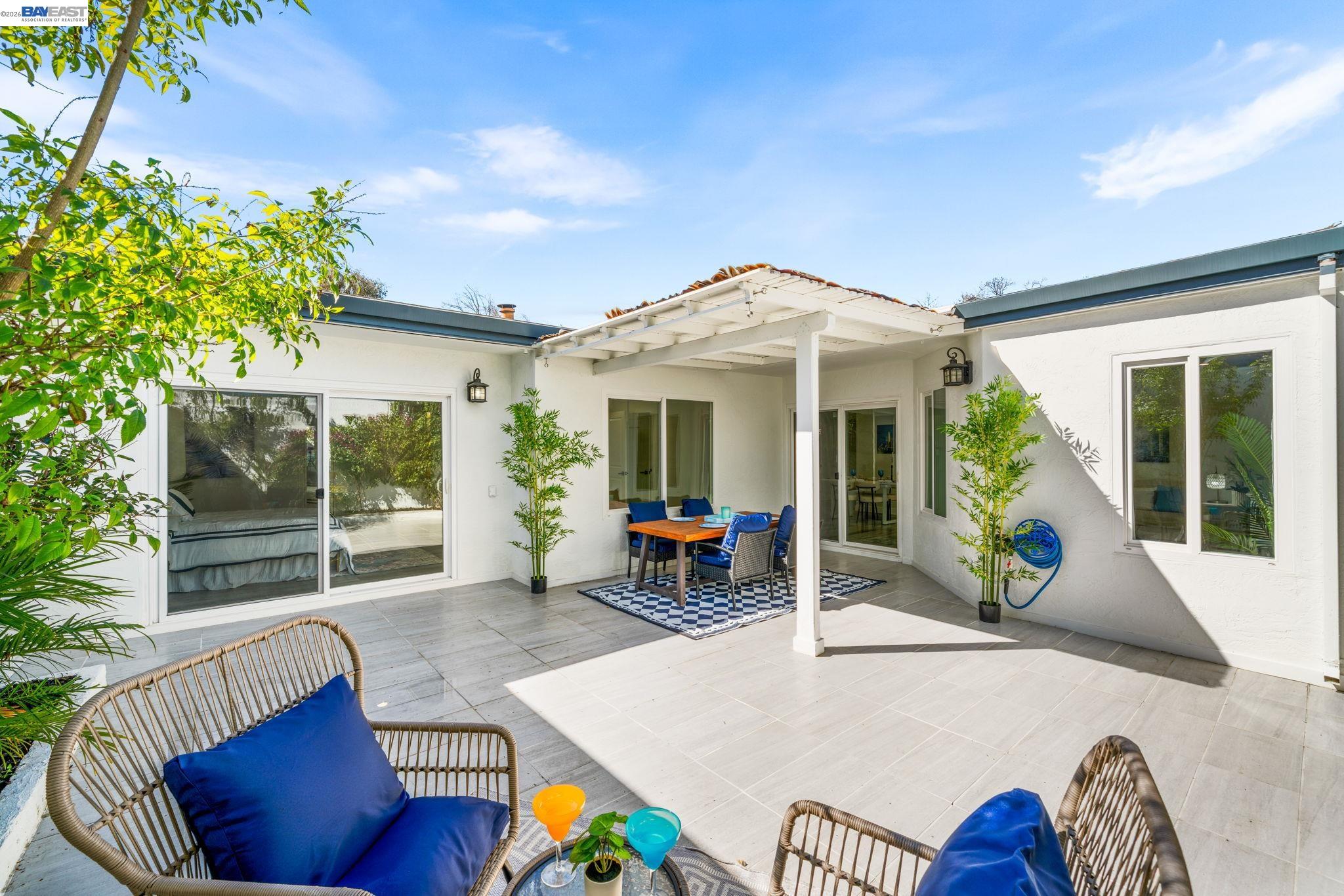 Detail Gallery Image 5 of 58 For 4019 Rennellwood Way, Pleasanton,  CA 94566 - 3 Beds | 2 Baths