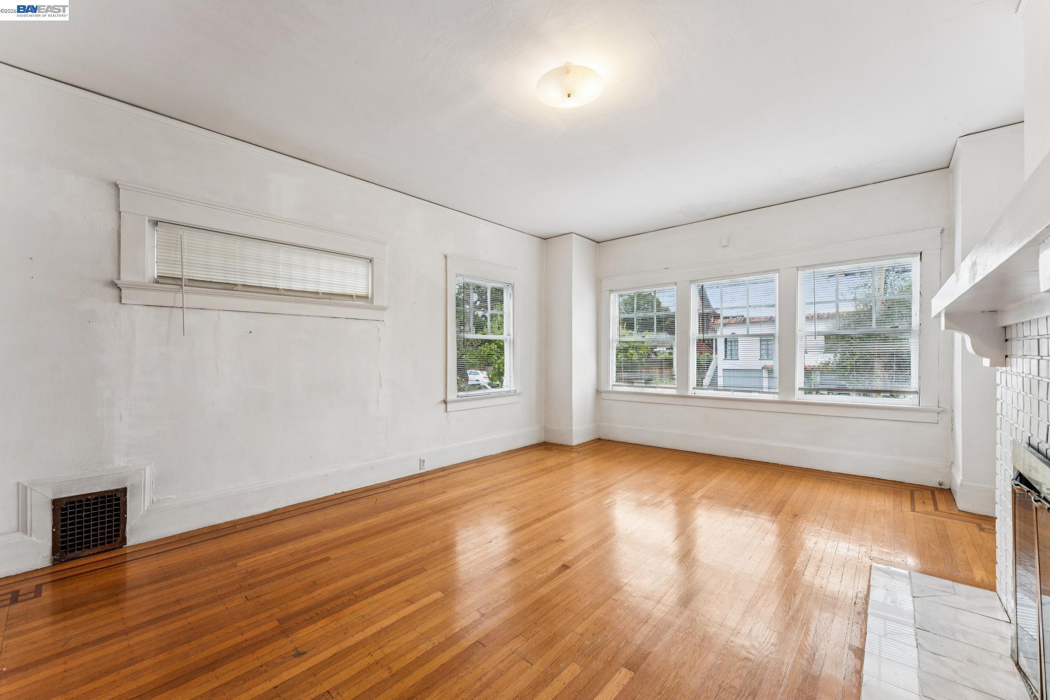 Detail Gallery Image 13 of 59 For 2643 Stuart St, Berkeley,  CA 94705 - 5 Beds | 3/1 Baths