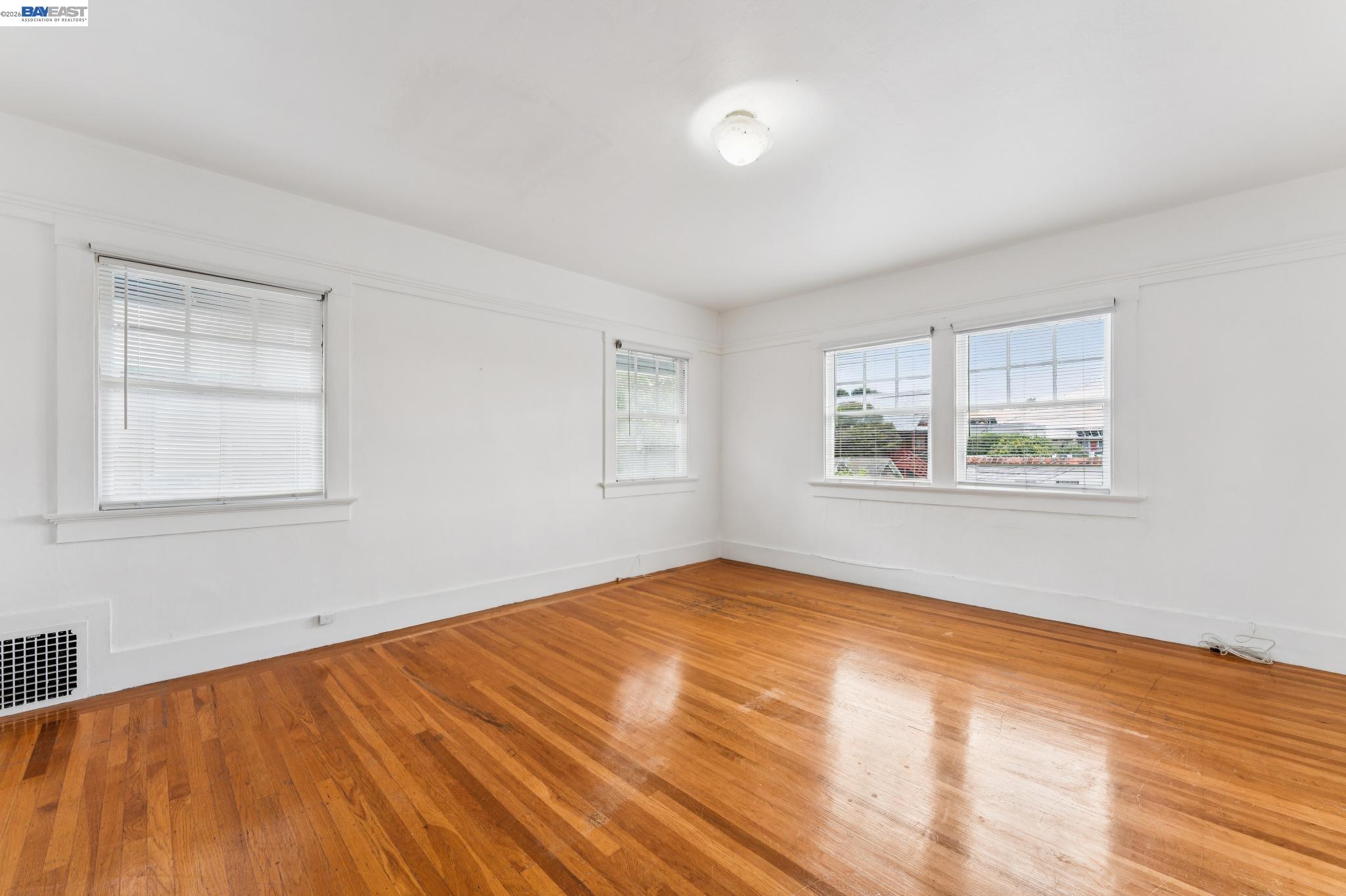 Detail Gallery Image 30 of 59 For 2643 Stuart St, Berkeley,  CA 94705 - 5 Beds | 3/1 Baths