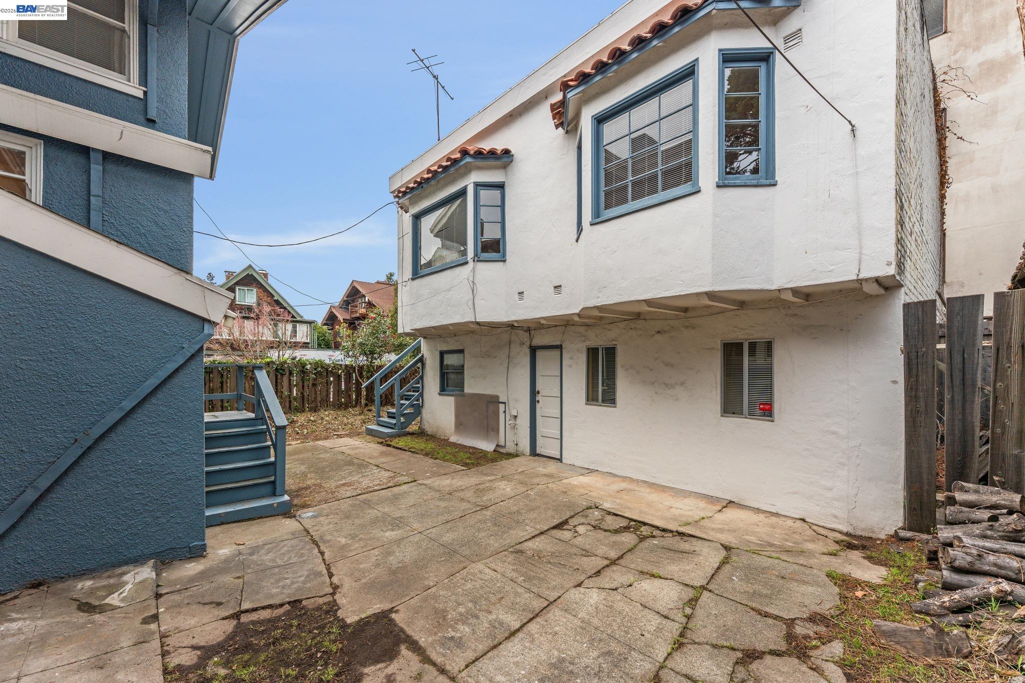 Detail Gallery Image 41 of 59 For 2643 Stuart St, Berkeley,  CA 94705 - 5 Beds | 3/1 Baths