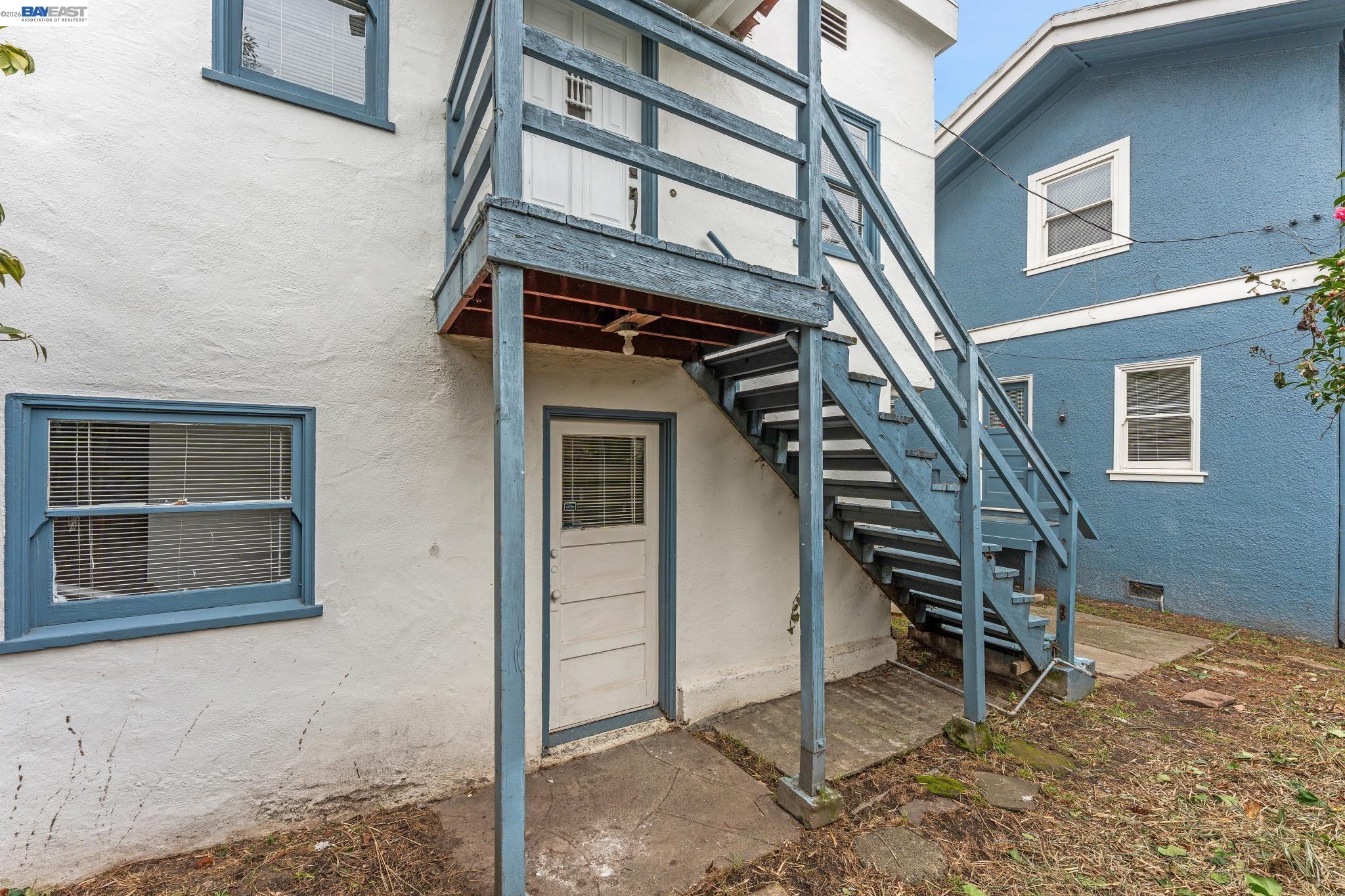 Detail Gallery Image 43 of 59 For 2643 Stuart St, Berkeley,  CA 94705 - 5 Beds | 3/1 Baths