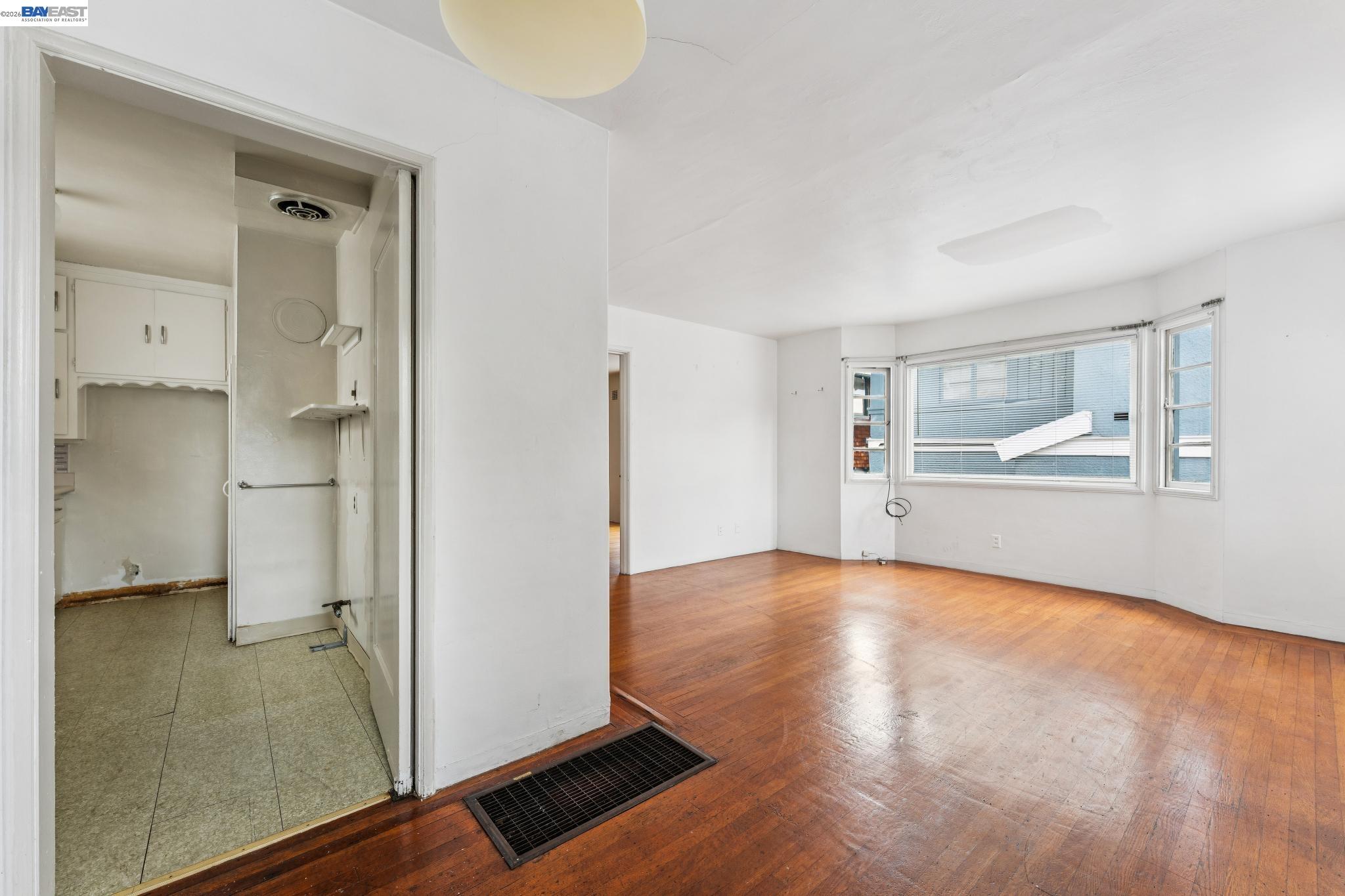 Detail Gallery Image 51 of 59 For 2643 Stuart St, Berkeley,  CA 94705 - 5 Beds | 3/1 Baths